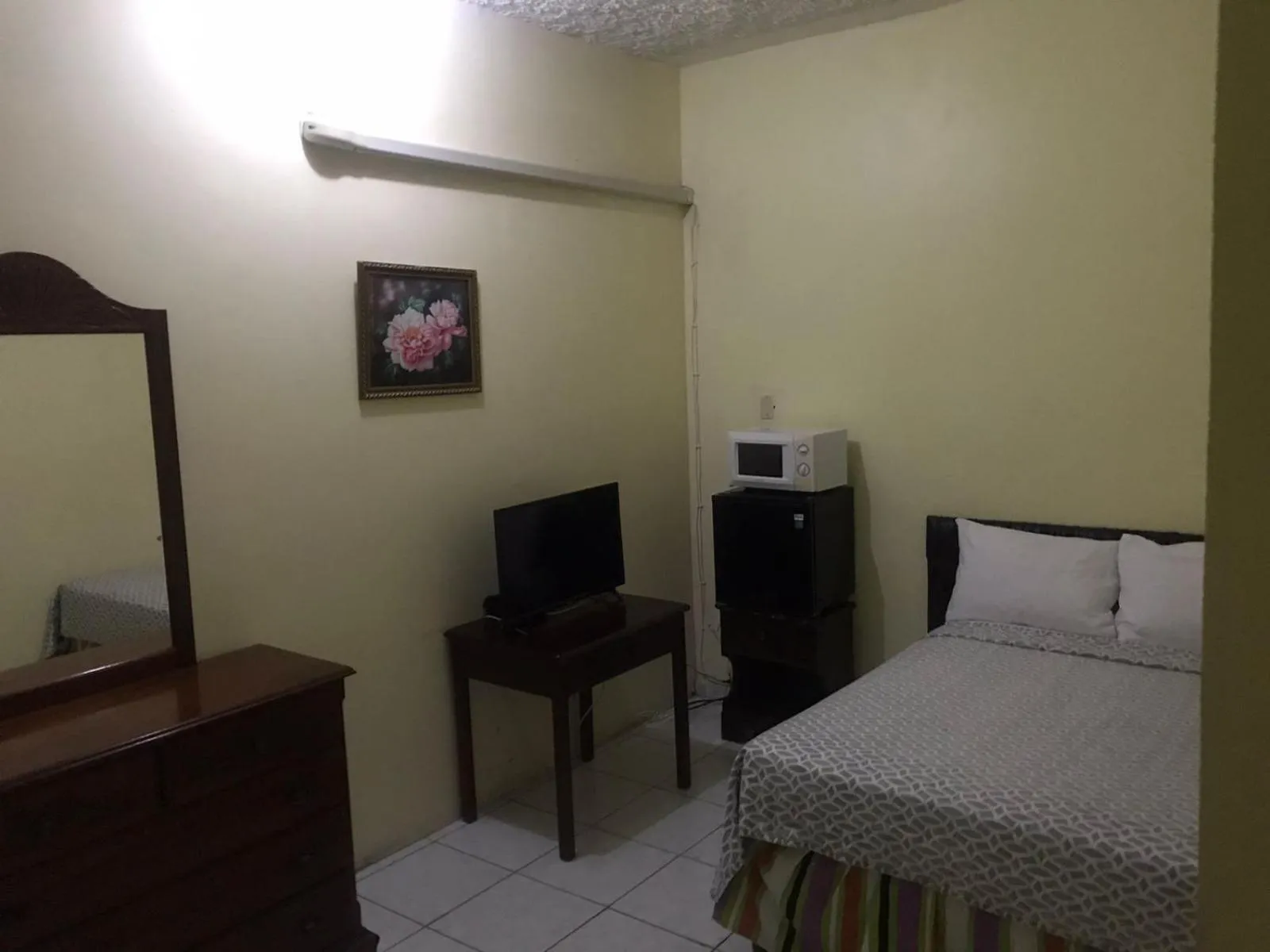 Bedroom, Bed in Tropical Court Hotel