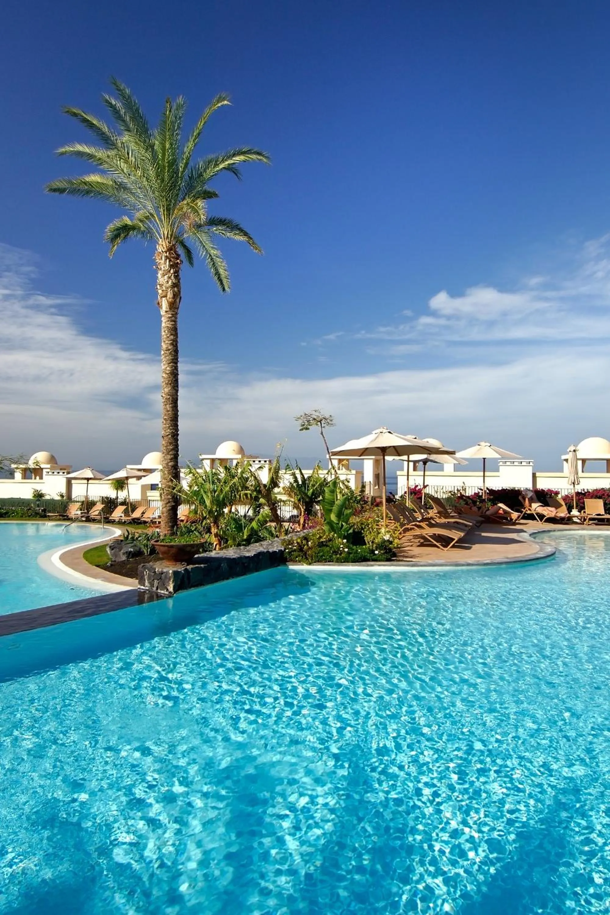 Swimming pool in Vincci Selección La Plantación del Sur