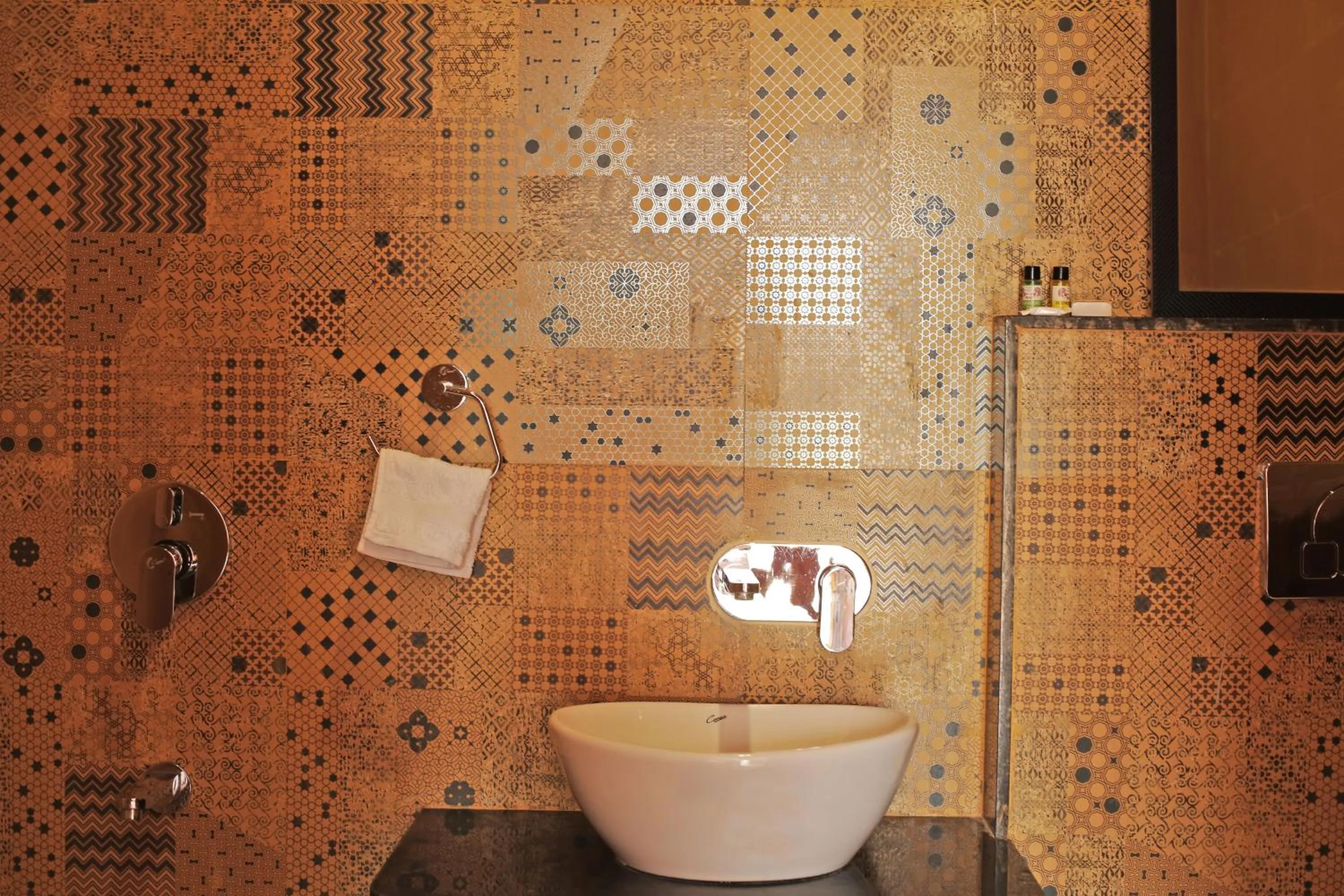 Shower in KothiPushkar