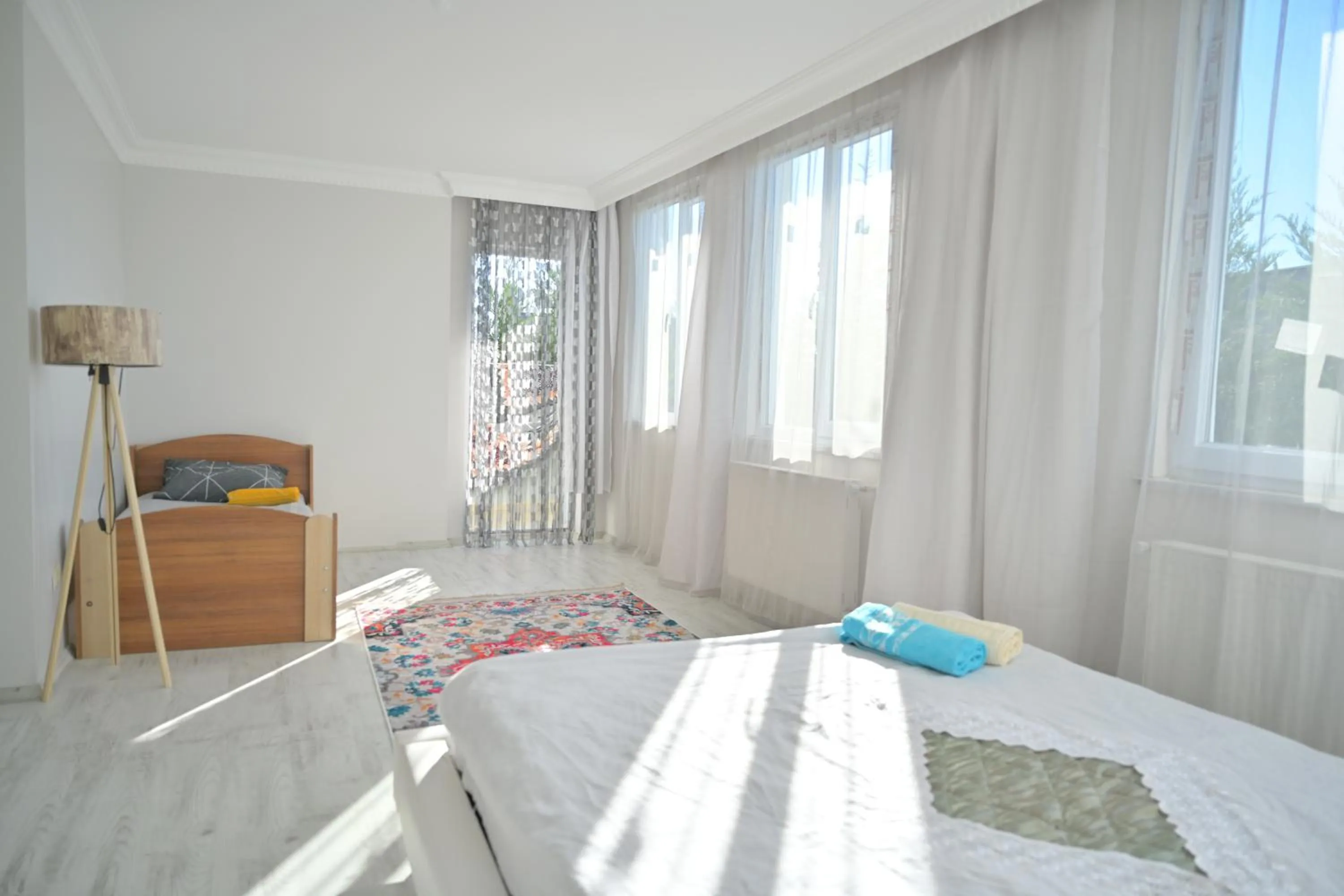 Bed in Ahmet teacher's villa, 6 minutes from the airport