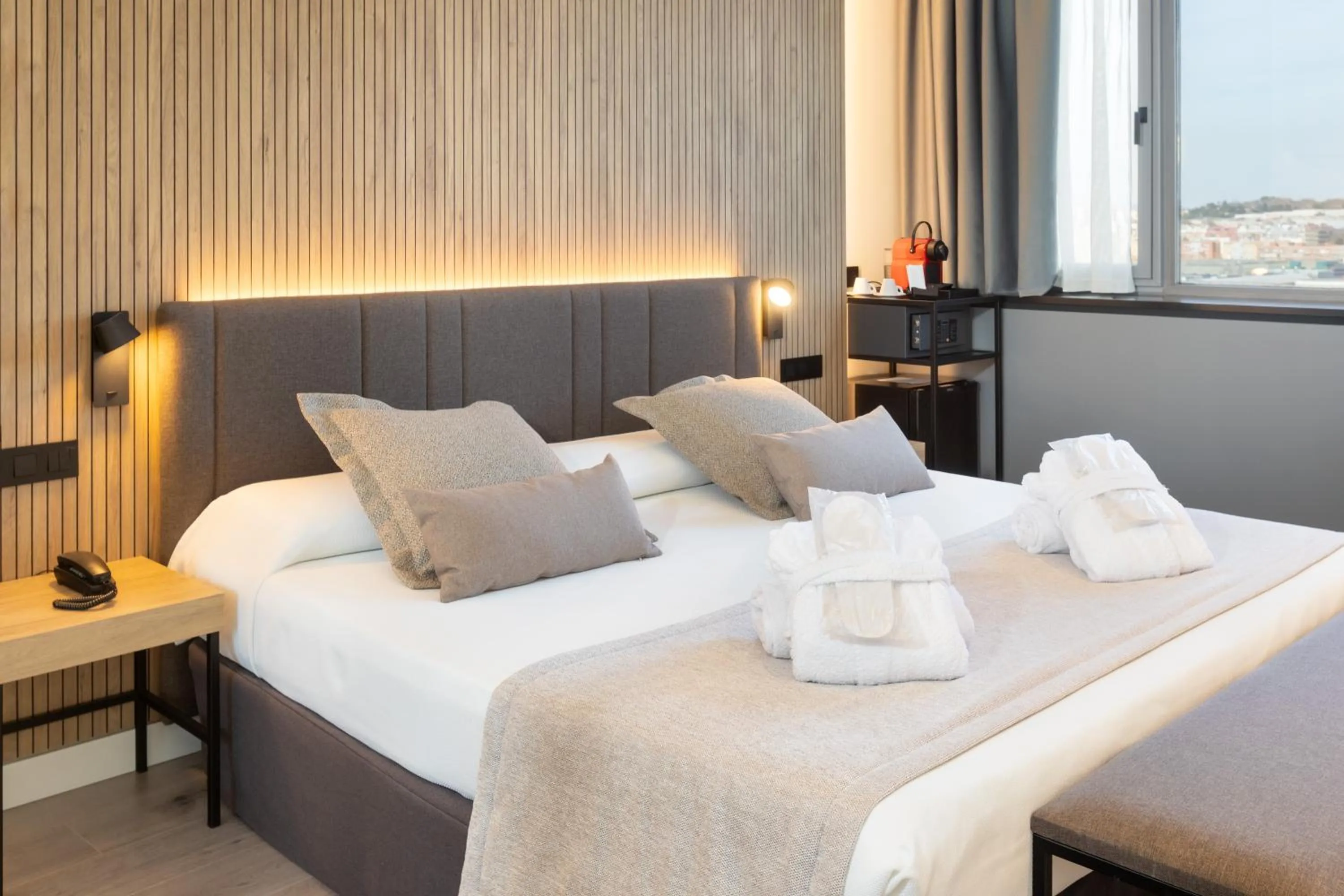 Photo of the whole room, Bed in Alexandre Fira Congress