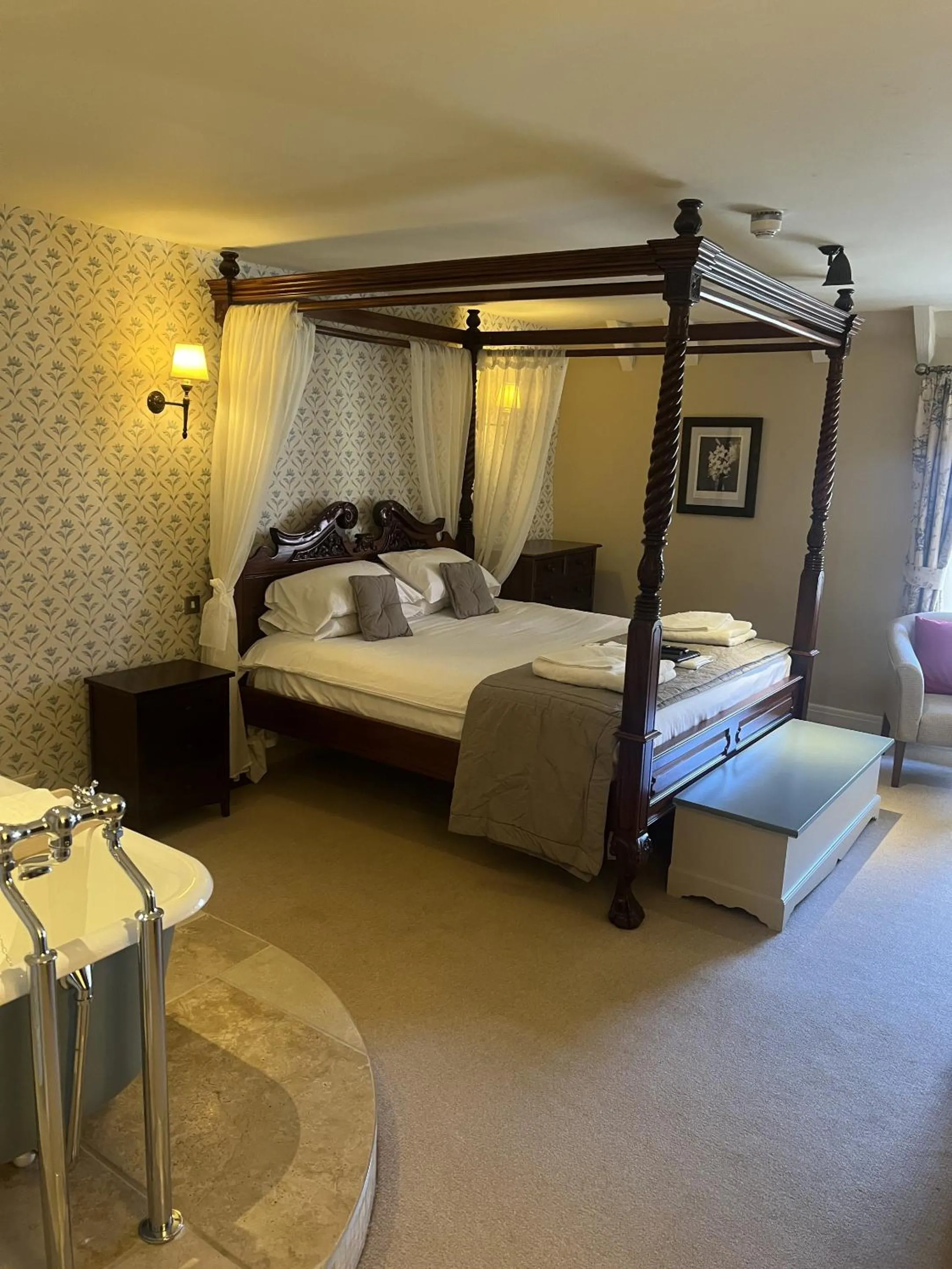 Bedroom, Bed in The George Inn