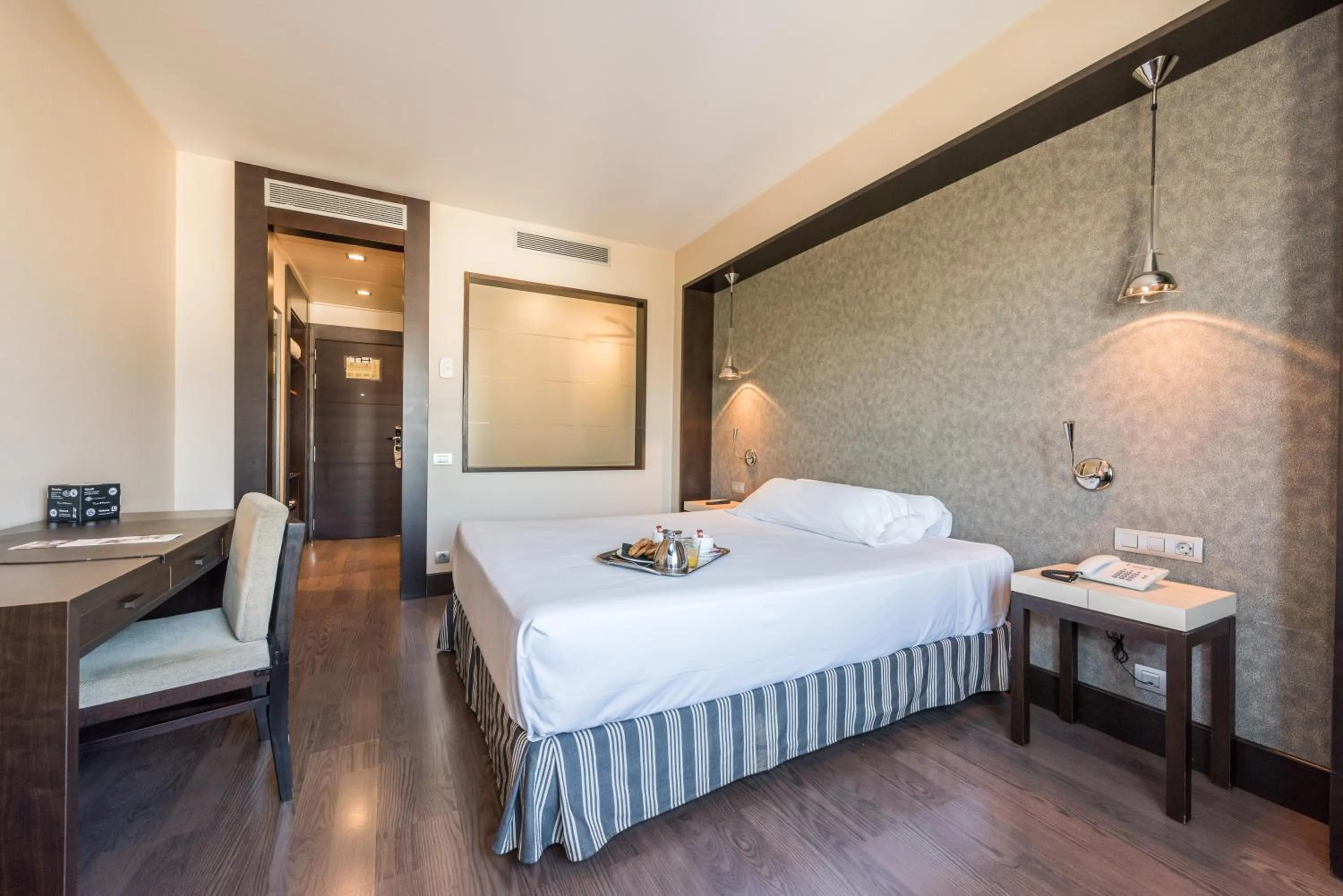 Bedroom, Bed in Hotel Mercader