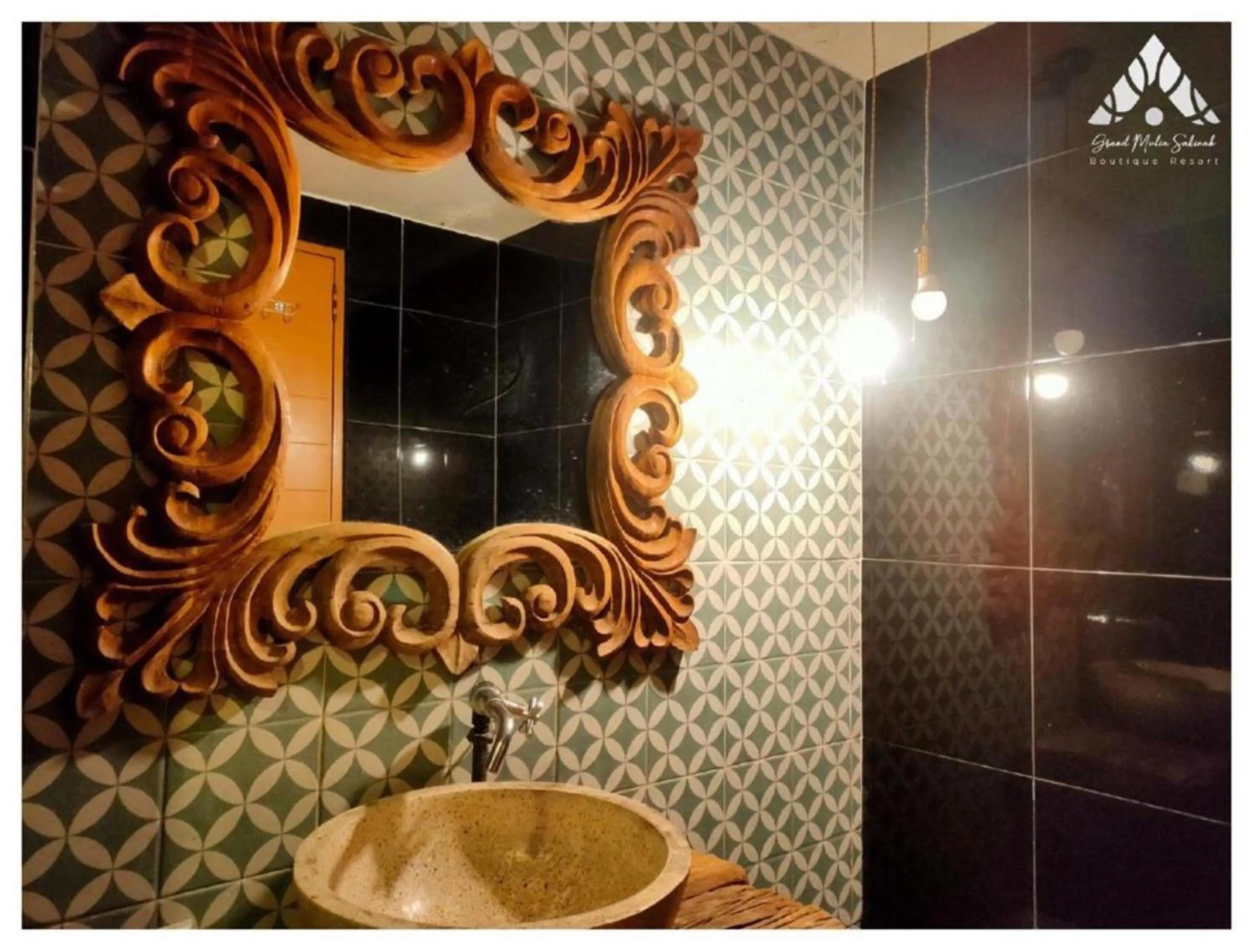 Shower in Grand Mulia Sakinah Boutique Resort Pandaan