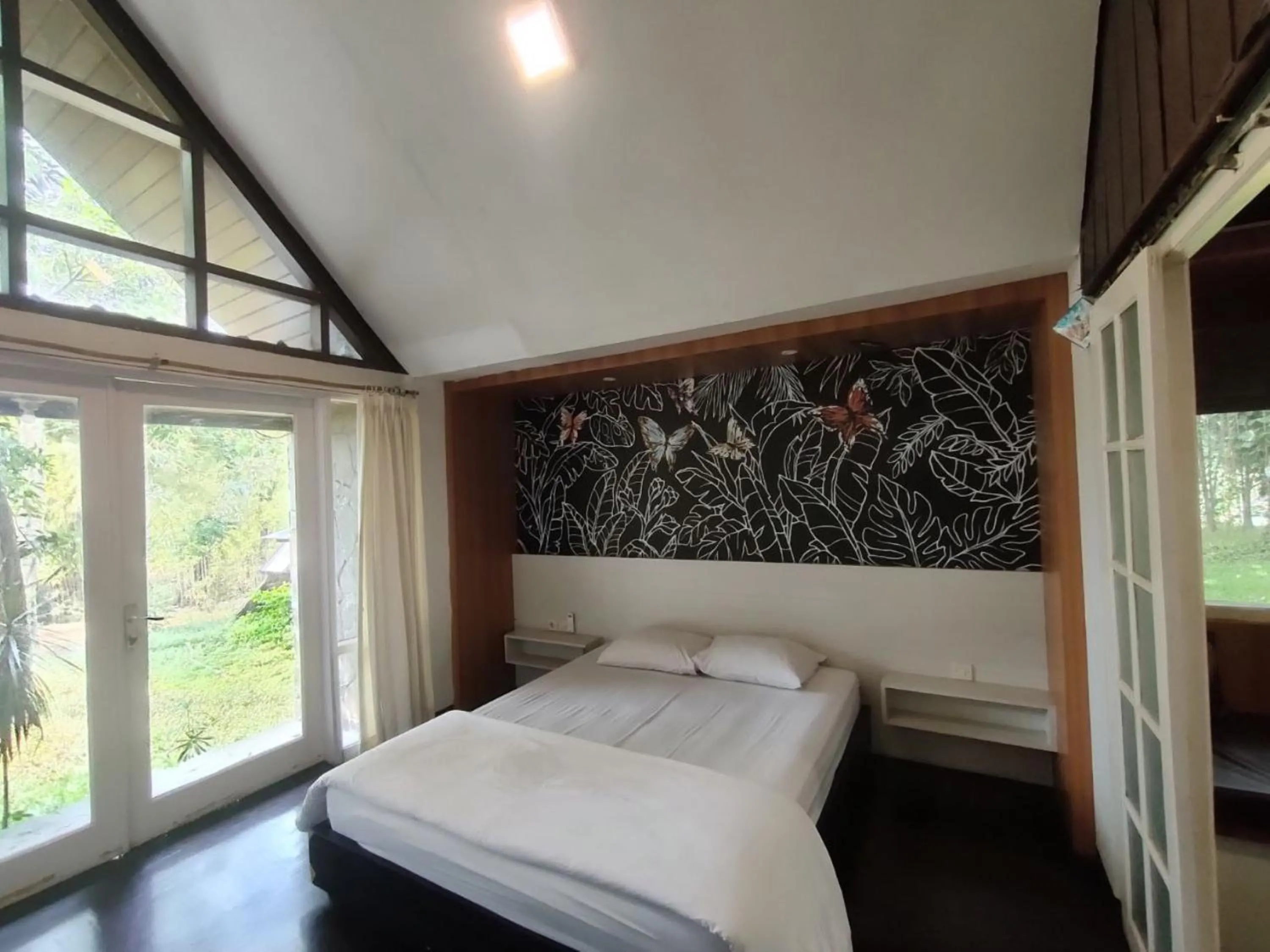 Bathroom, Bed in Grand Mulia Sakinah Boutique Resort Pandaan