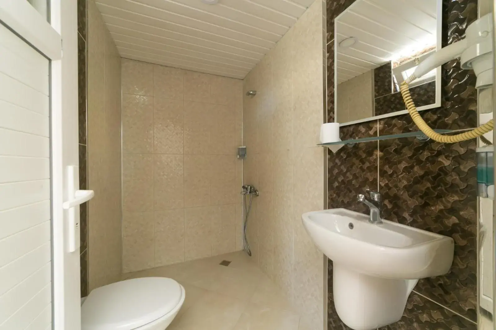 Triple Room in Enda Lara Hotel Triple Room in Enda Lara Hotel