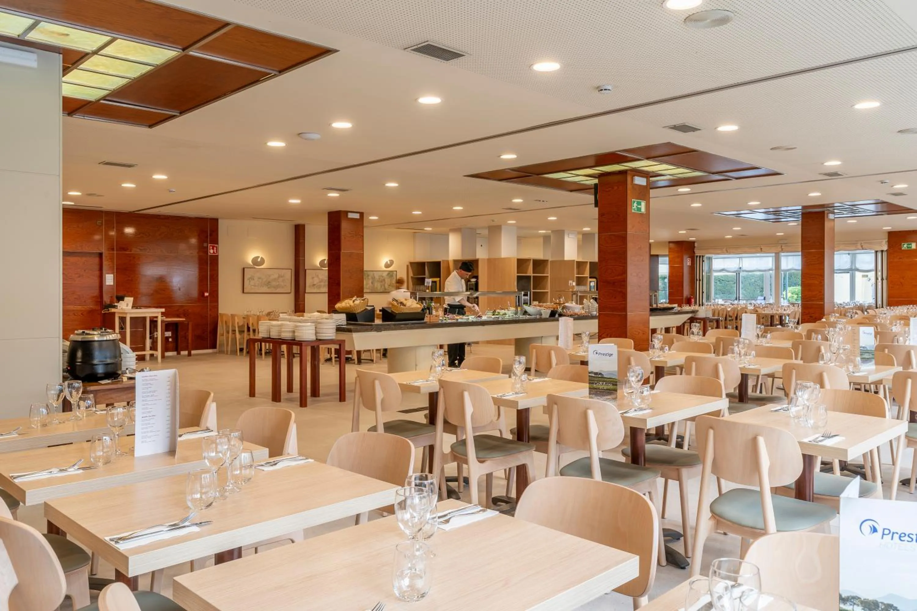 Restaurant/places to eat in Prestige Goya Park