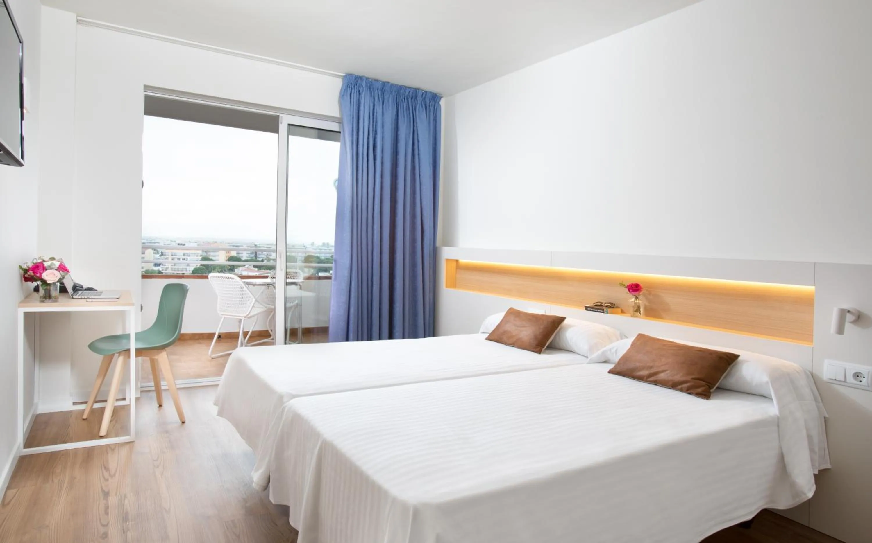 Photo of the whole room, Bed in Prestige Sant Marc