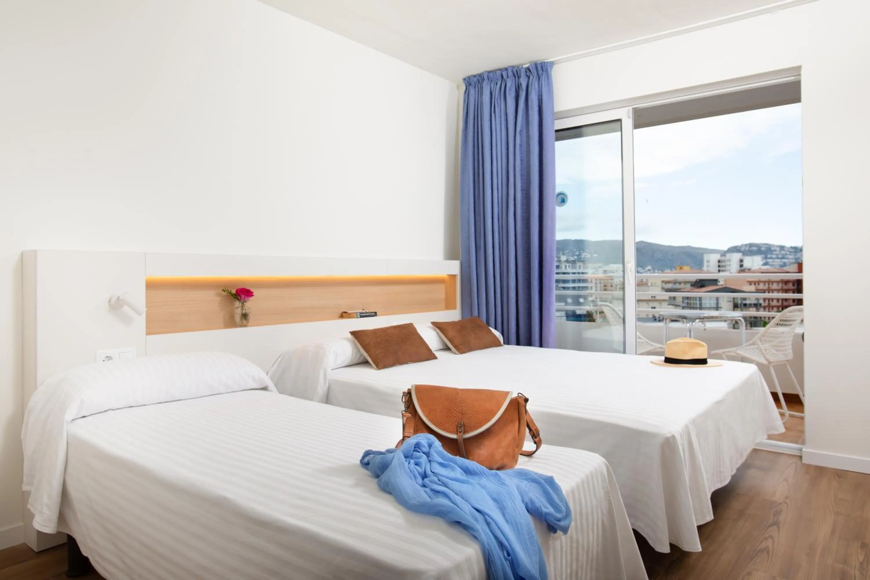 Photo of the whole room, Bed in Prestige Sant Marc