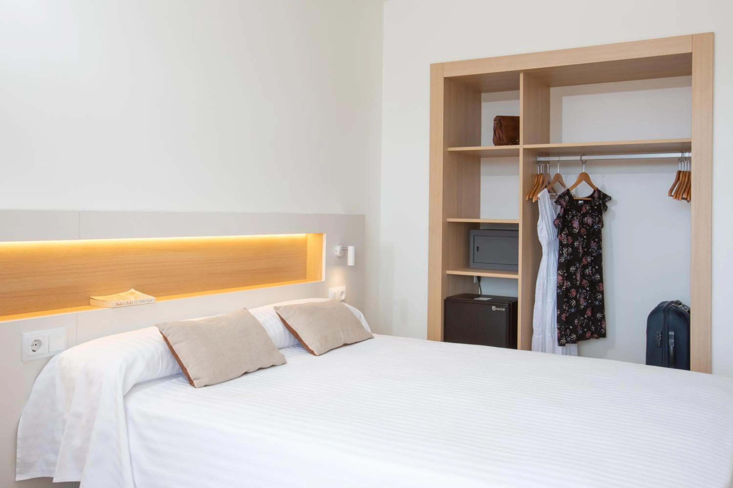 Photo of the whole room, Bed in Prestige Sant Marc