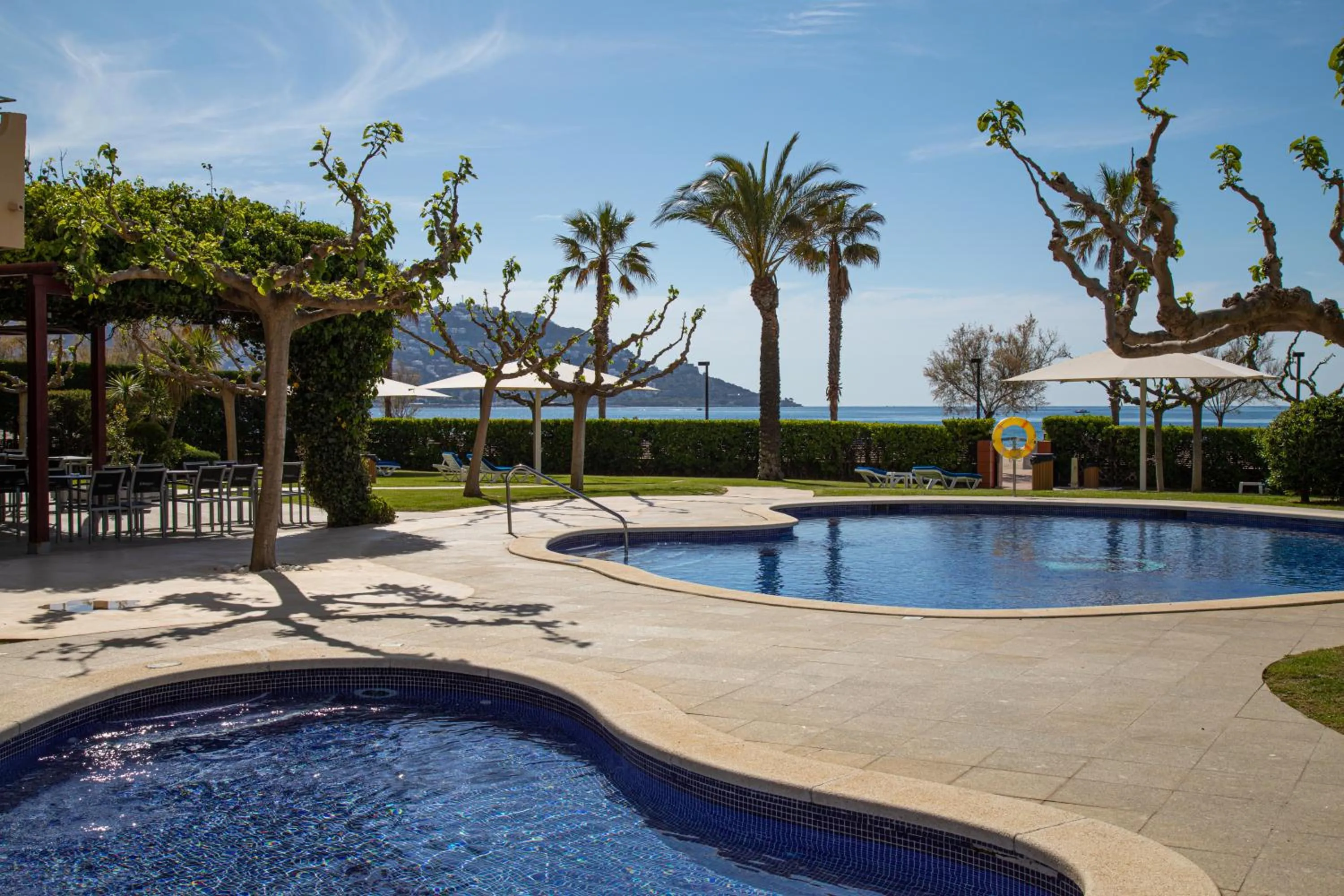 Swimming pool in Prestige Victoria