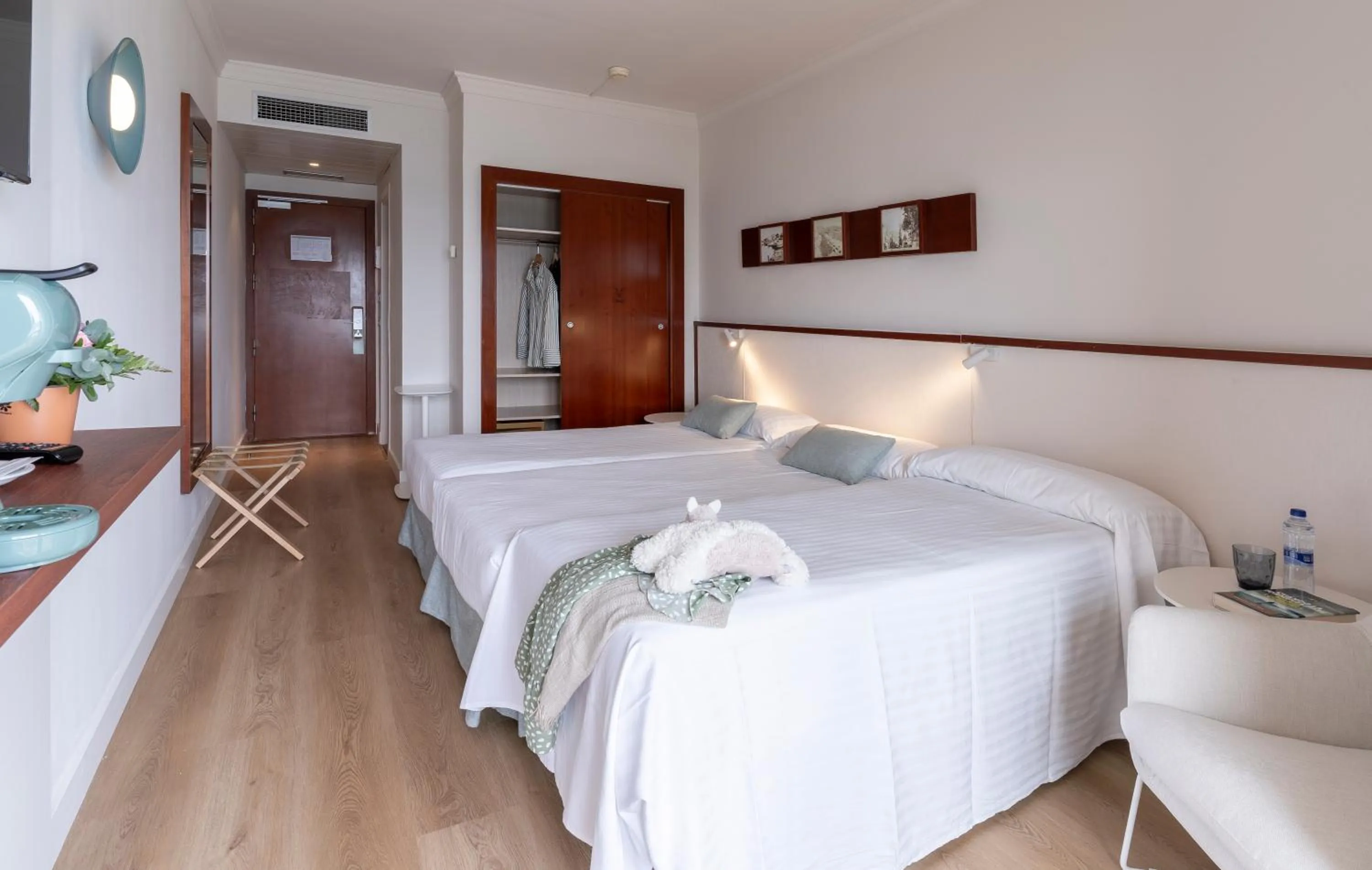 Bed in Prestige Victoria