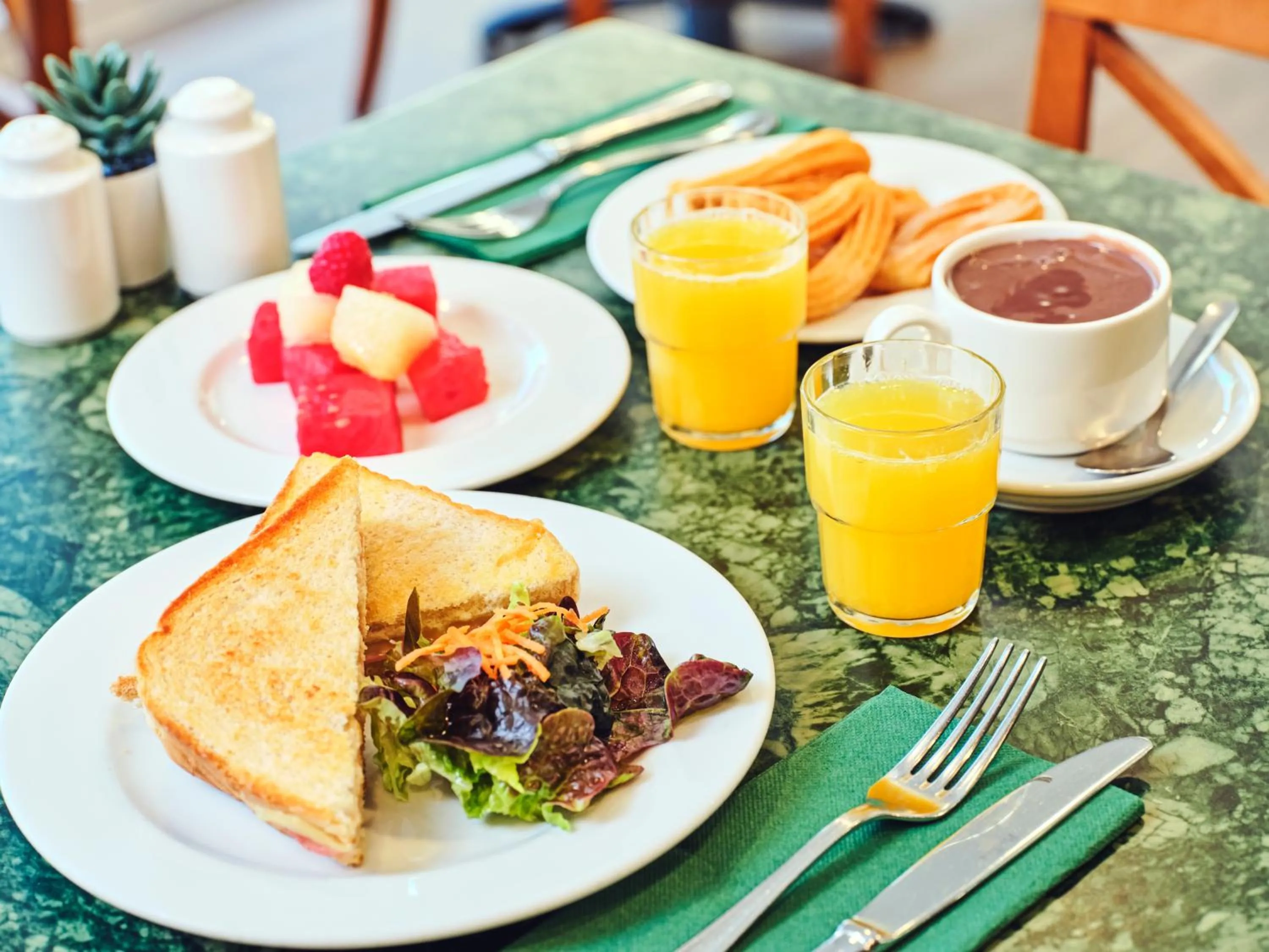 Food in Prestige Victoria