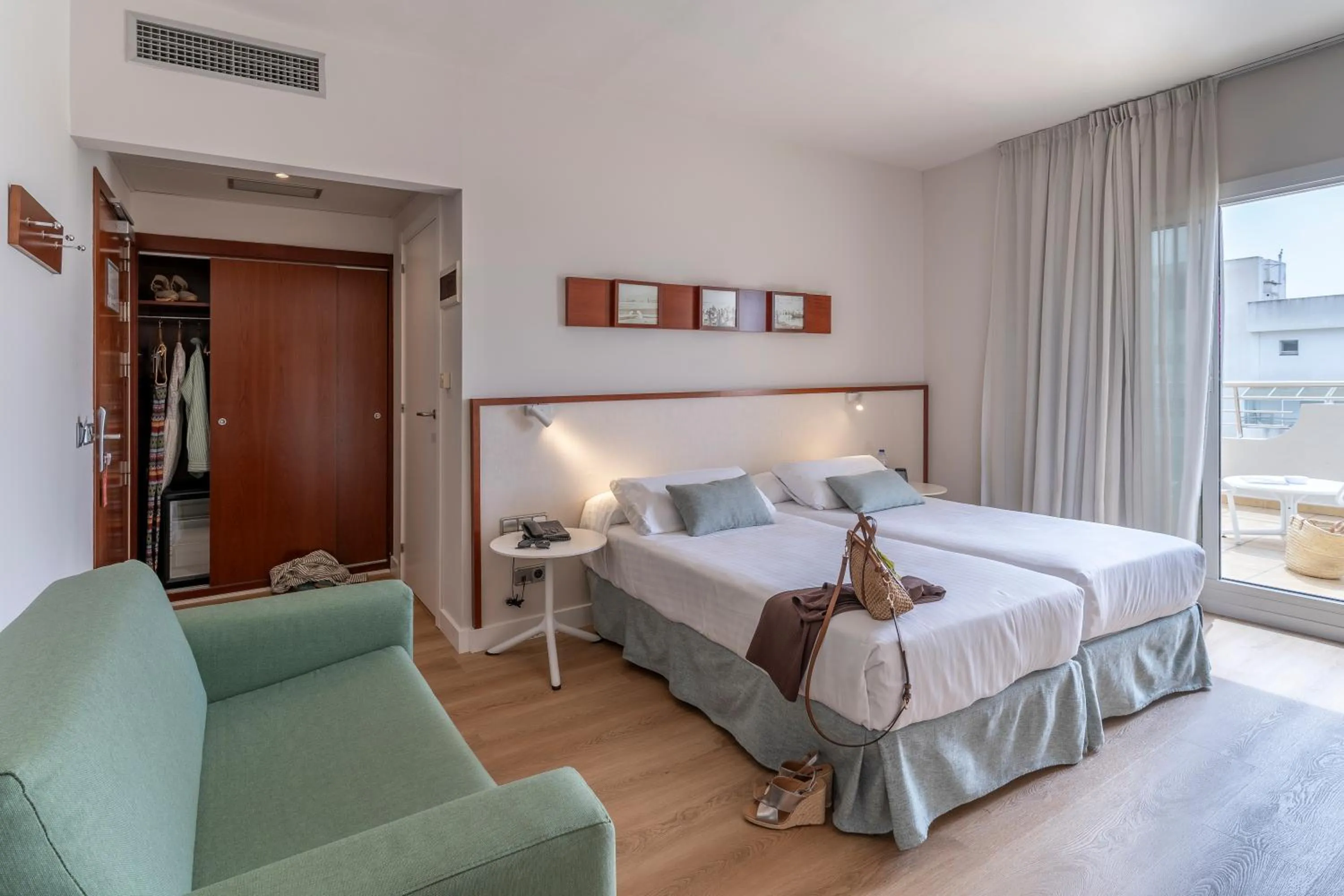 Bed in Prestige Victoria