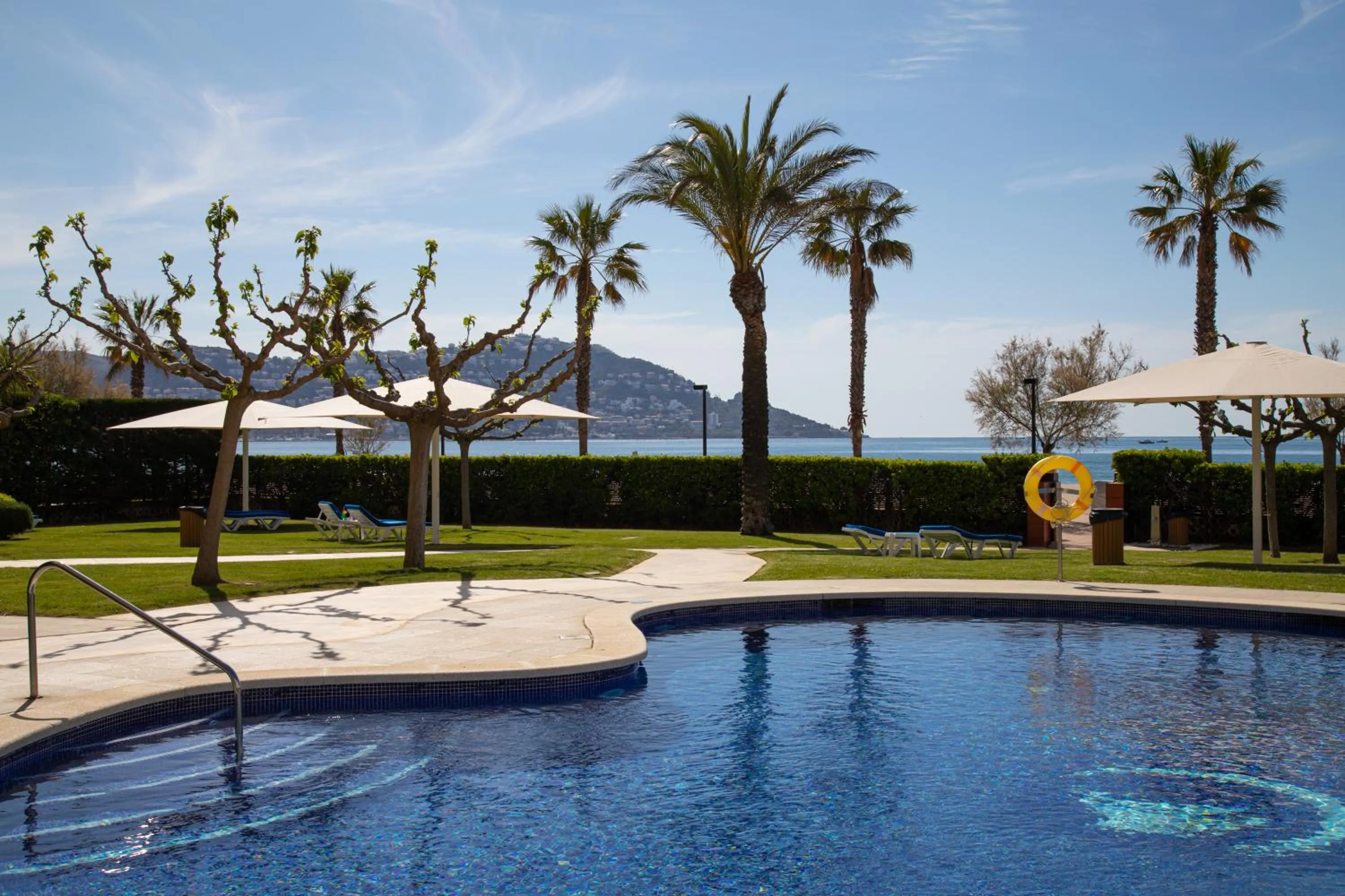 Swimming pool in Prestige Victoria