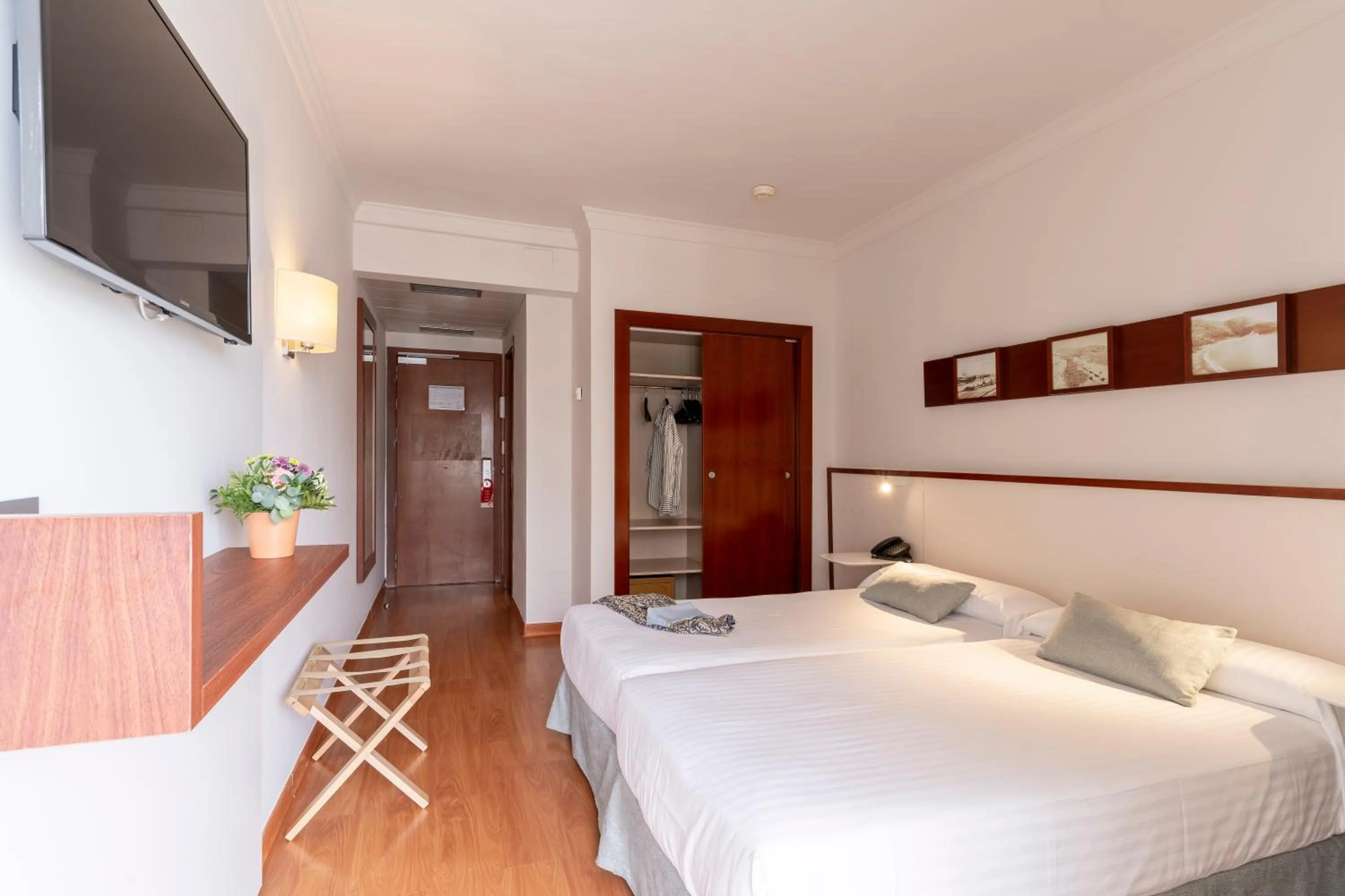 Bed in Prestige Victoria