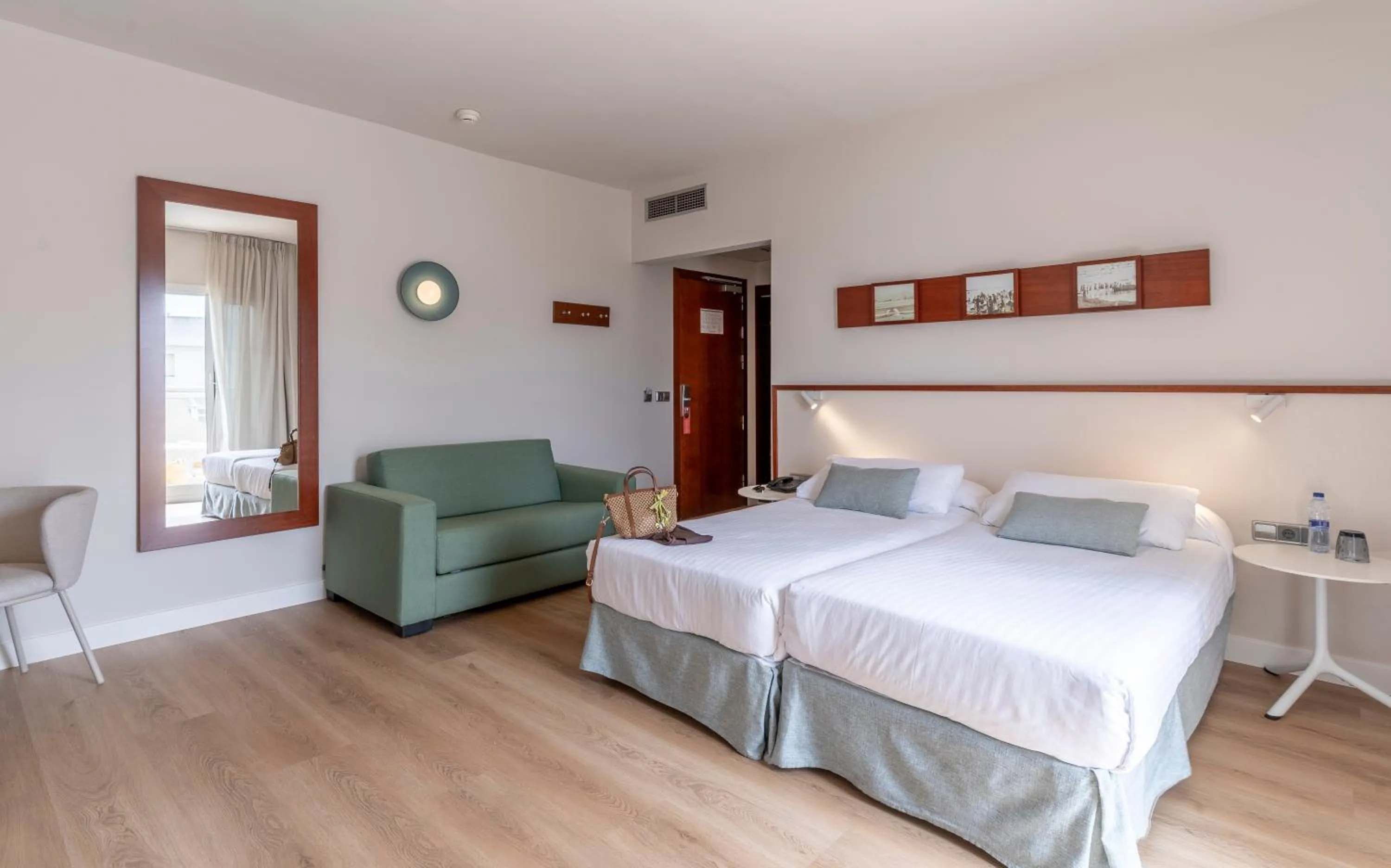 Bed in Prestige Victoria