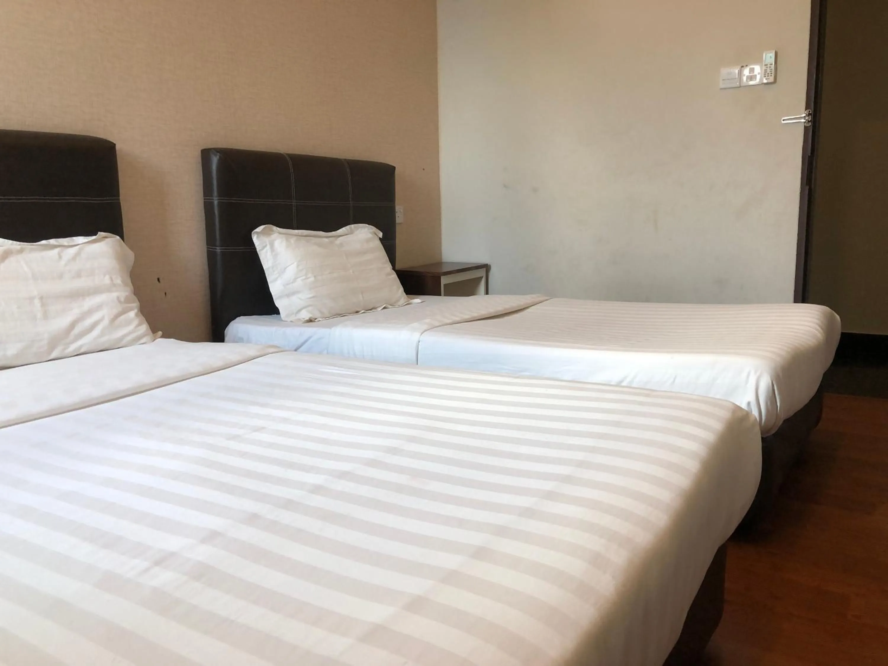 Bedroom in Super OYO 90668 Joy Inn