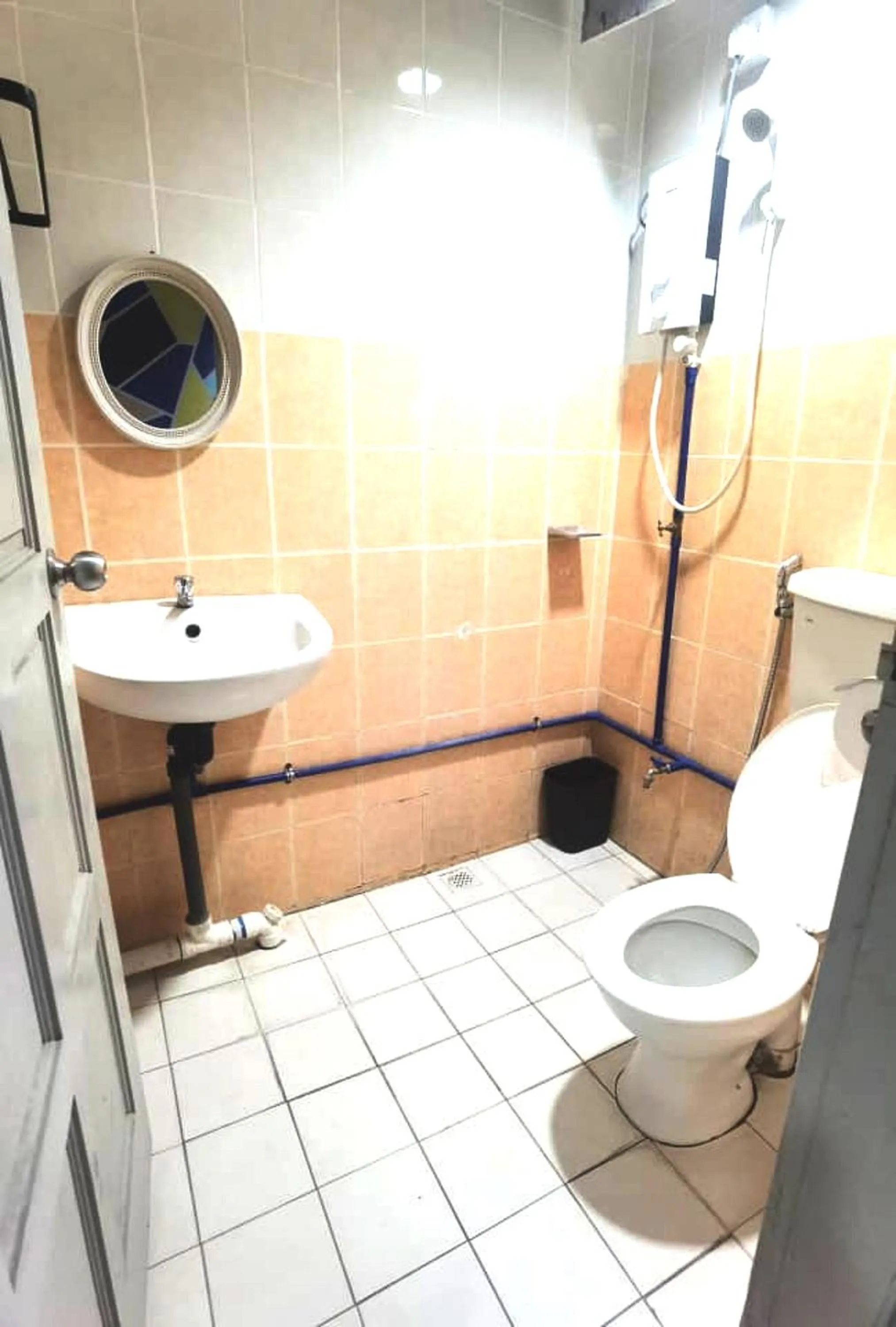 Bathroom in OYO HOME 90667 Chen Room Bs