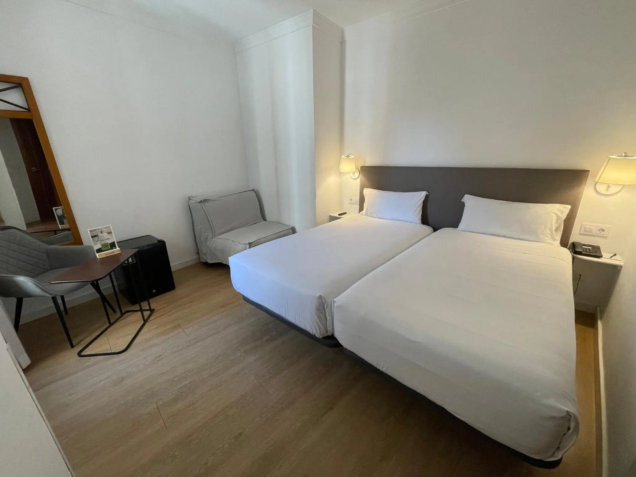 Photo of the whole room, Bed in Sercotel Tribuna Málaga