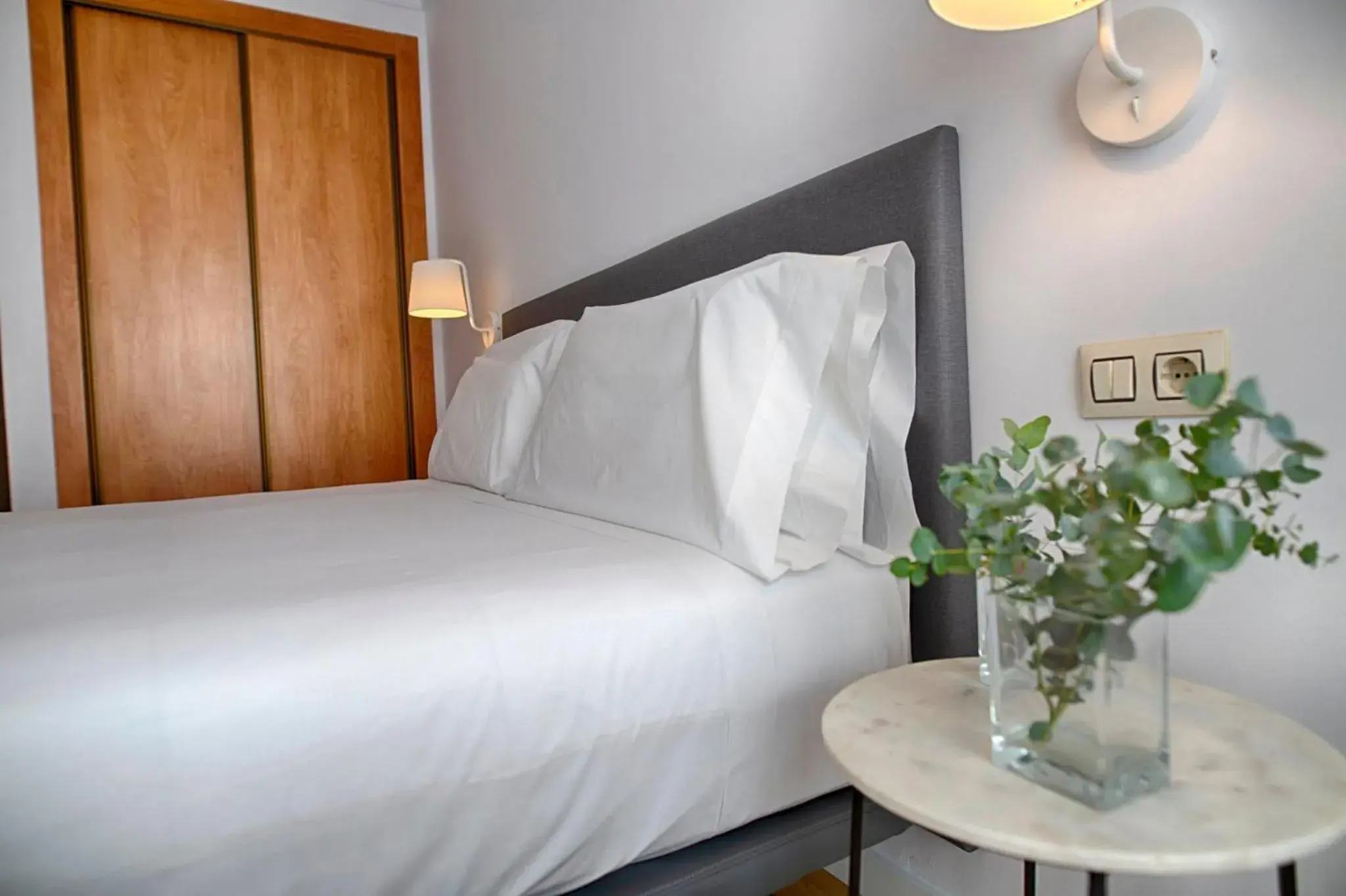 Photo of the whole room, Bed in Sercotel Tribuna Málaga Photo of the whole room, Bed in Sercotel Tribuna Málaga