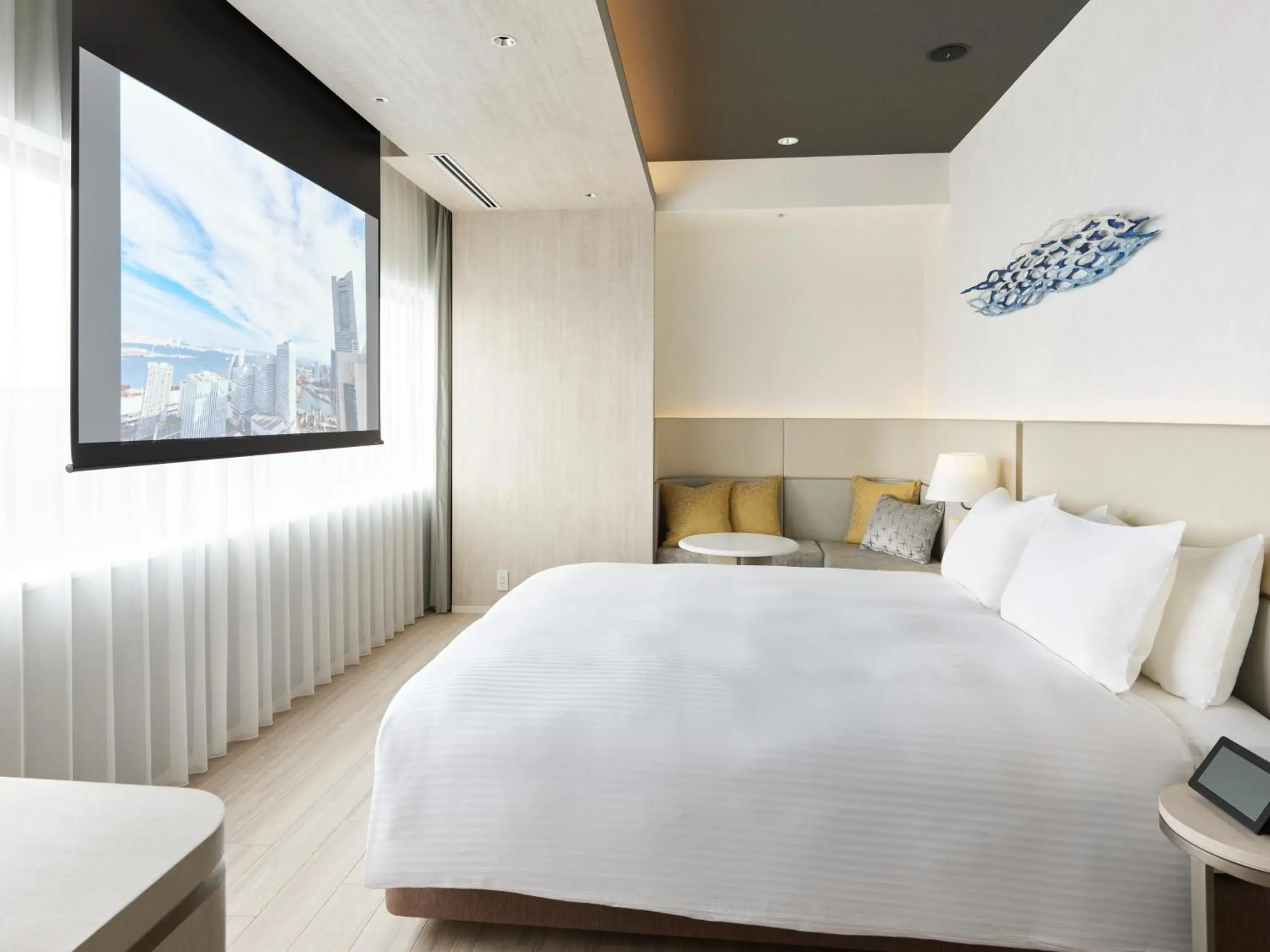 Photo of the whole room, Bed in Mitsui Garden Hotel Yokohama Minatomirai Premier Photo of the whole room, Bed in Mitsui Garden Hotel Yokohama Minatomirai Premier