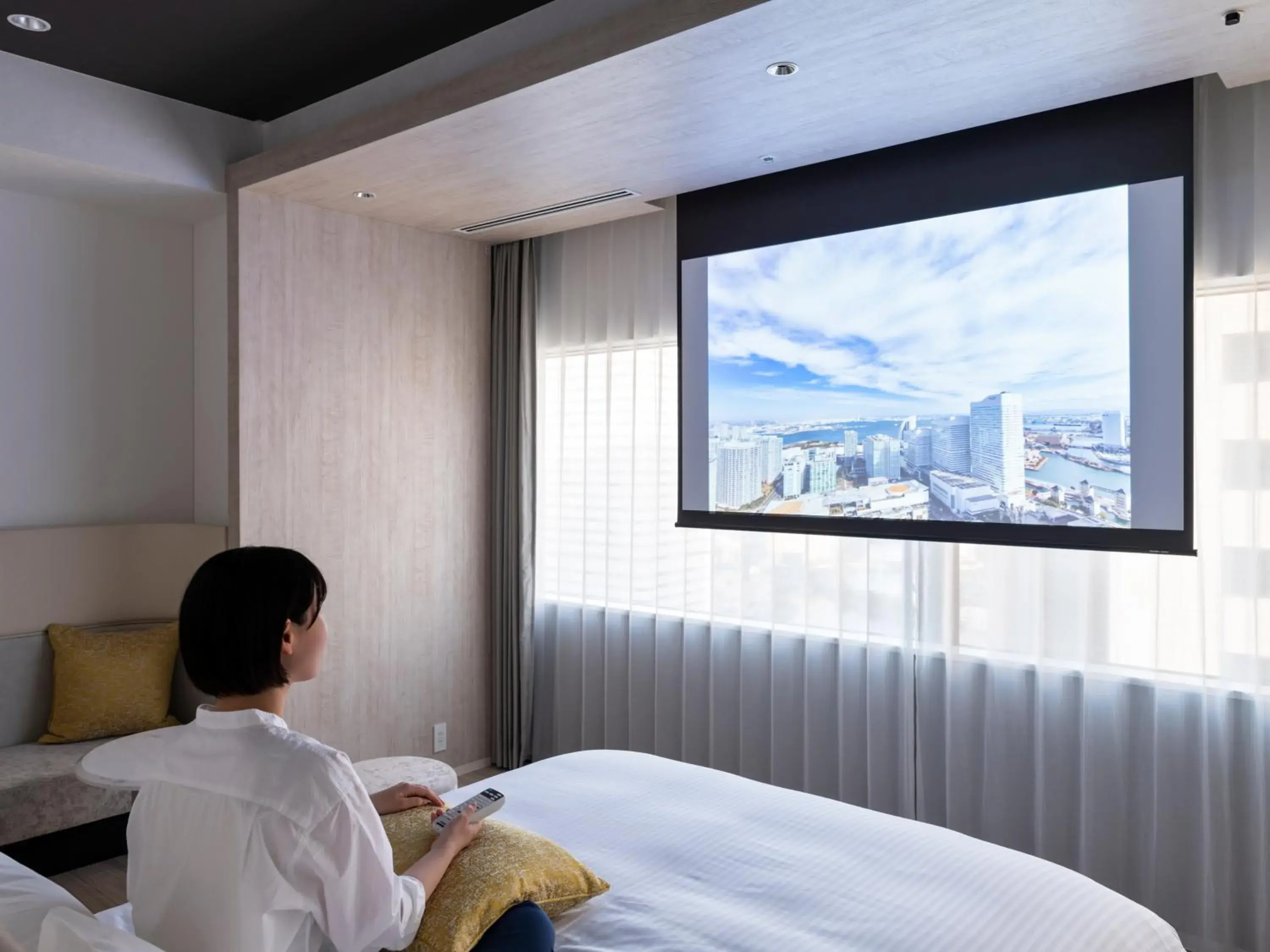 View (from property/room), Bed in Mitsui Garden Hotel Yokohama Minatomirai Premier View (from property/room), Bed in Mitsui Garden Hotel Yokohama Minatomirai Premier