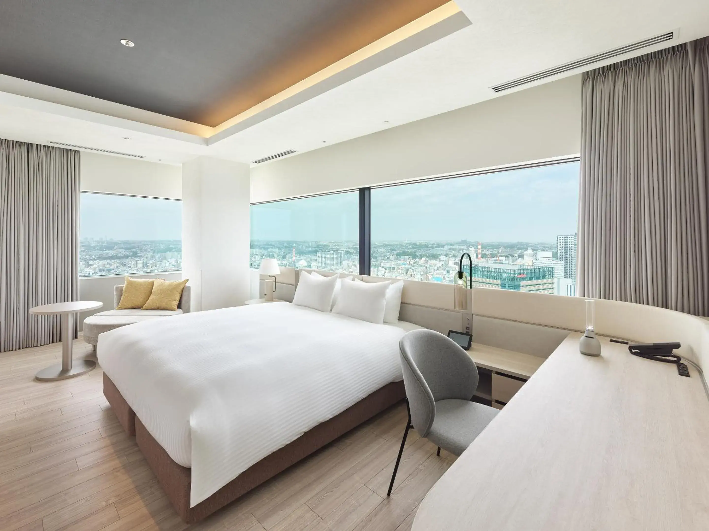 Photo of the whole room, Bed in Mitsui Garden Hotel Yokohama Minatomirai Premier Photo of the whole room, Bed in Mitsui Garden Hotel Yokohama Minatomirai Premier