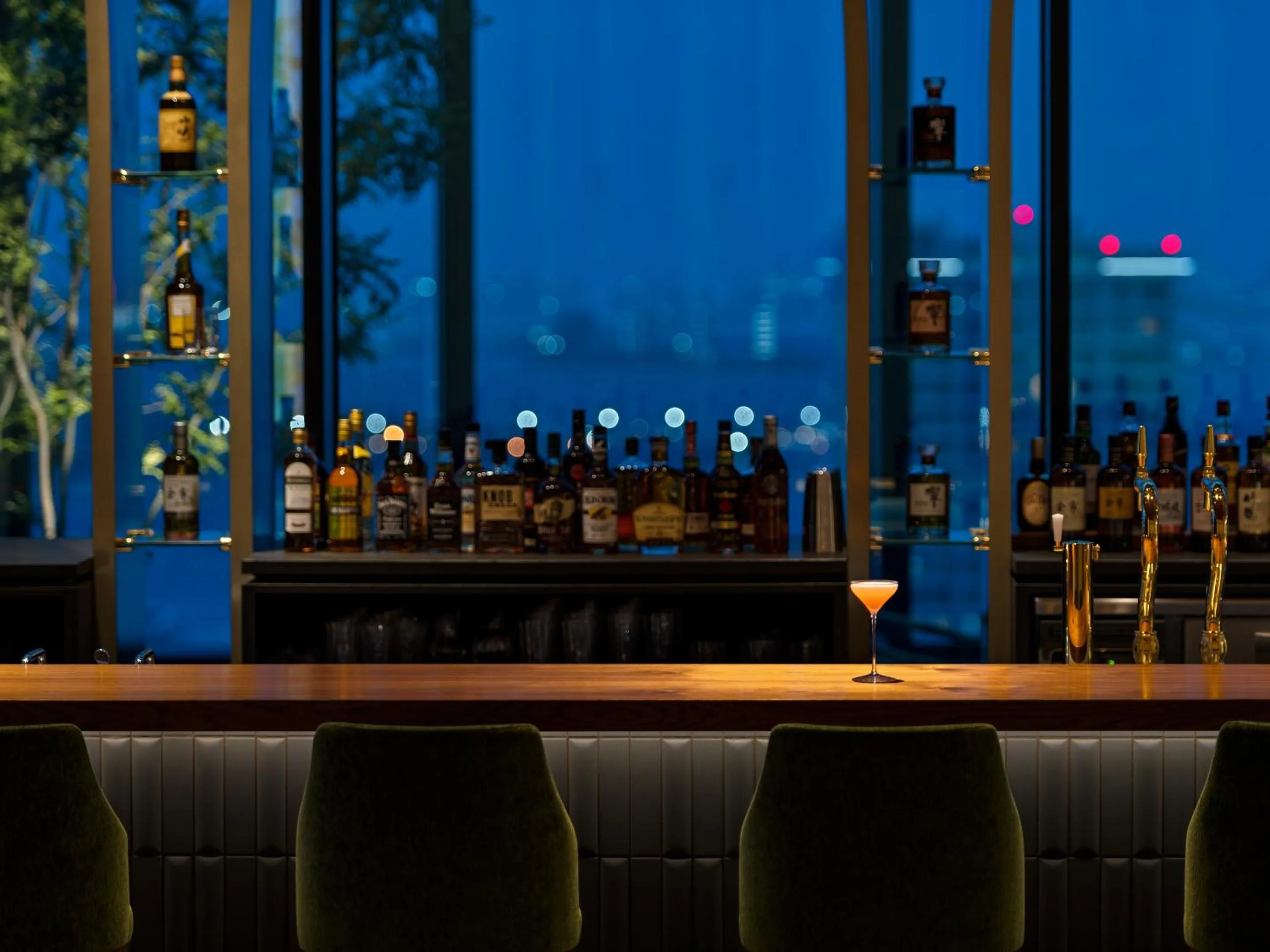 Lounge or bar in Mitsui Garden Hotel Yokohama Minatomirai Premier