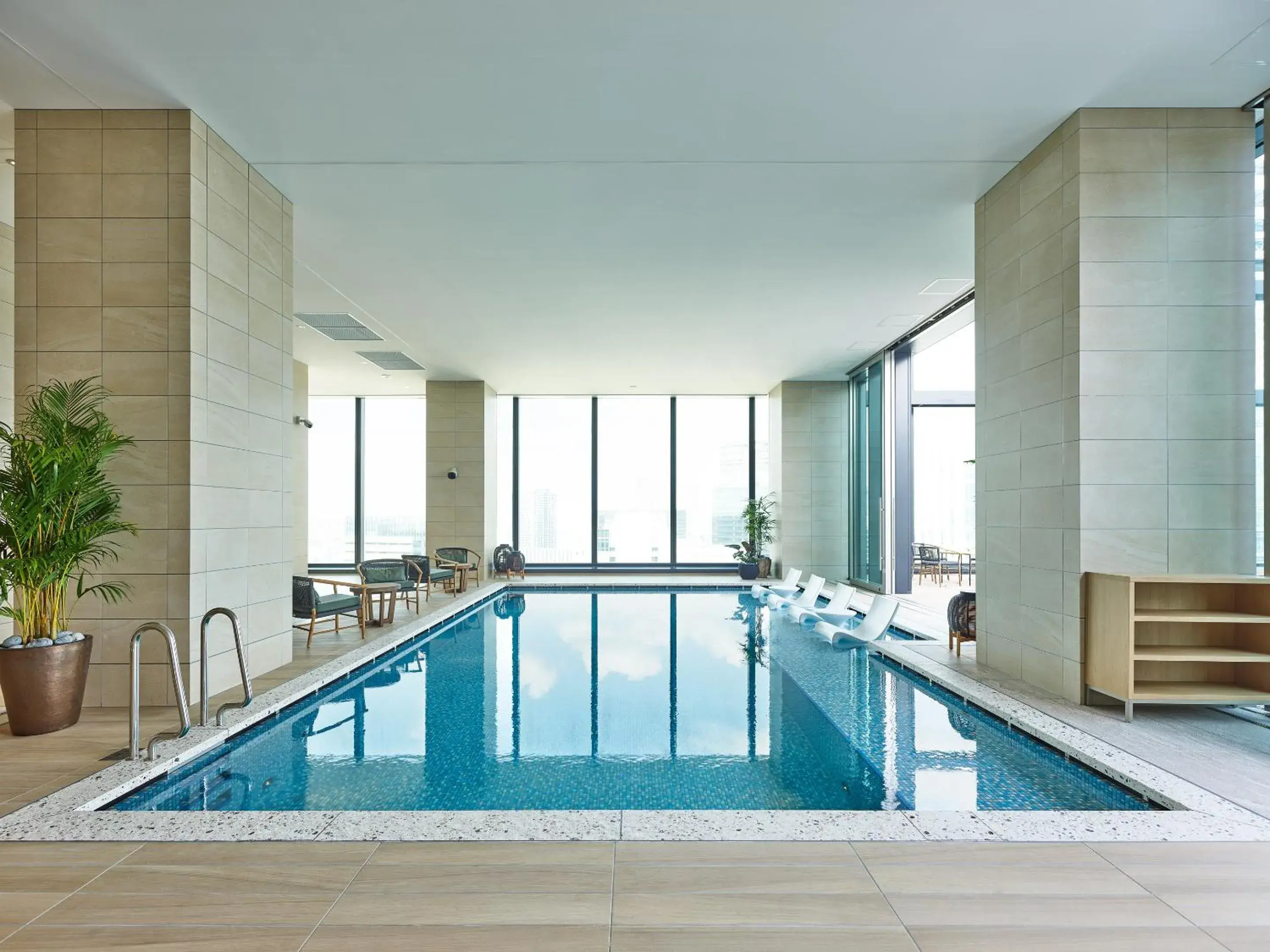 Pool view in Mitsui Garden Hotel Yokohama Minatomirai Premier Pool view in Mitsui Garden Hotel Yokohama Minatomirai Premier