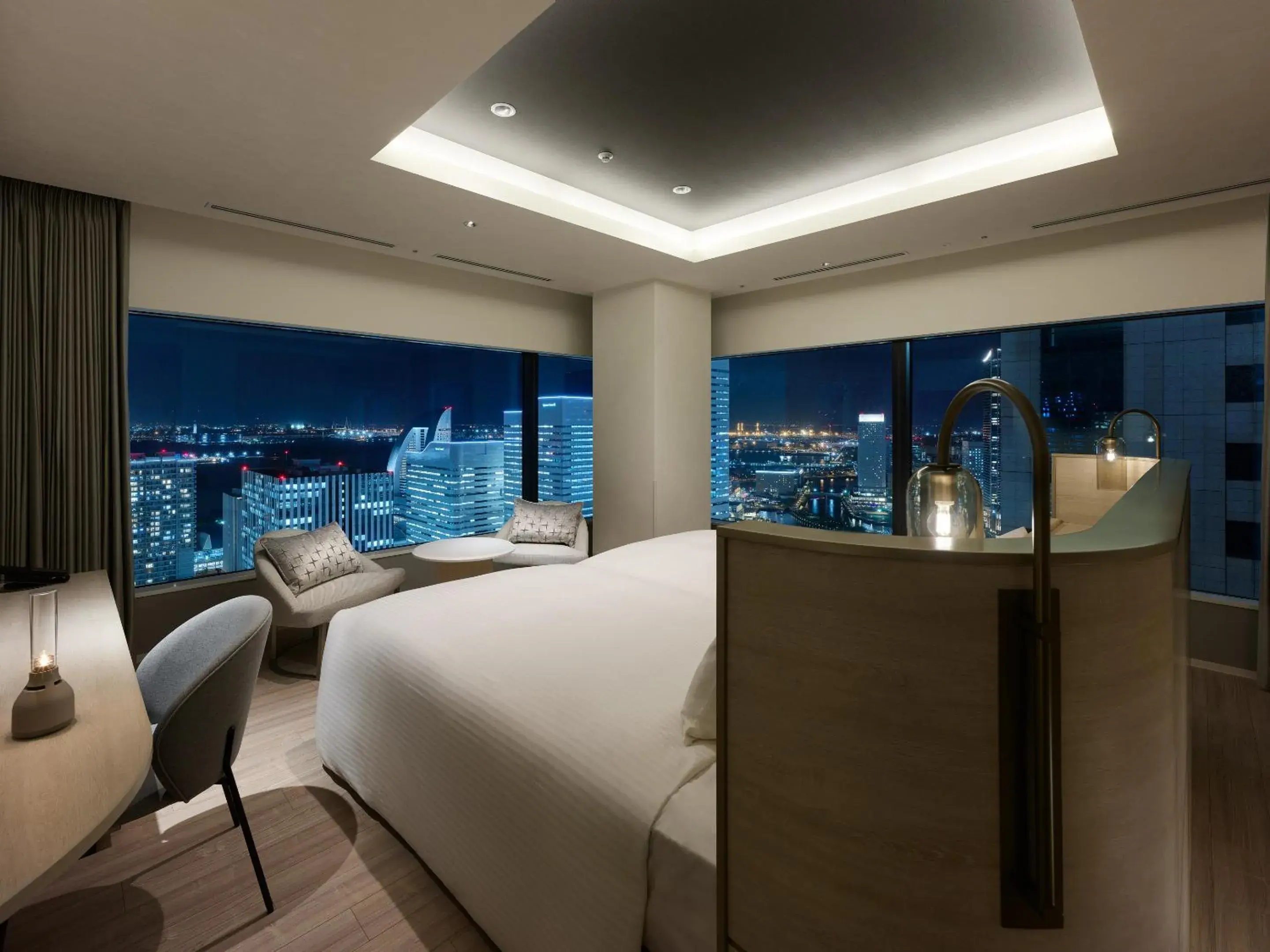 View (from property/room), Bed in Mitsui Garden Hotel Yokohama Minatomirai Premier View (from property/room), Bed in Mitsui Garden Hotel Yokohama Minatomirai Premier