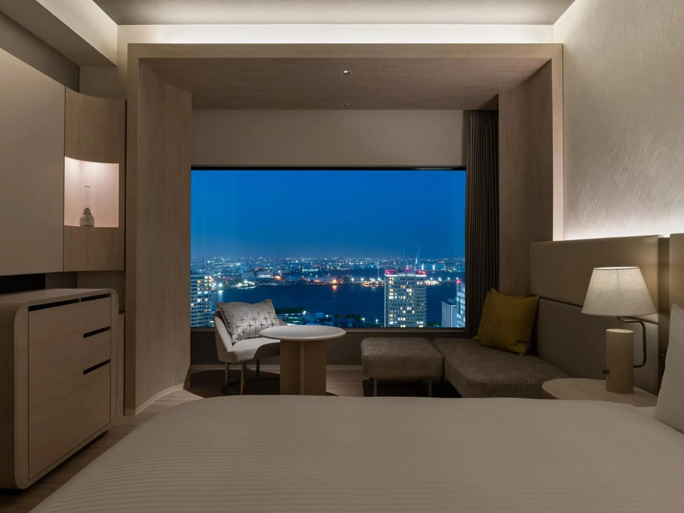 View (from property/room), Bed in Mitsui Garden Hotel Yokohama Minatomirai Premier View (from property/room), Bed in Mitsui Garden Hotel Yokohama Minatomirai Premier
