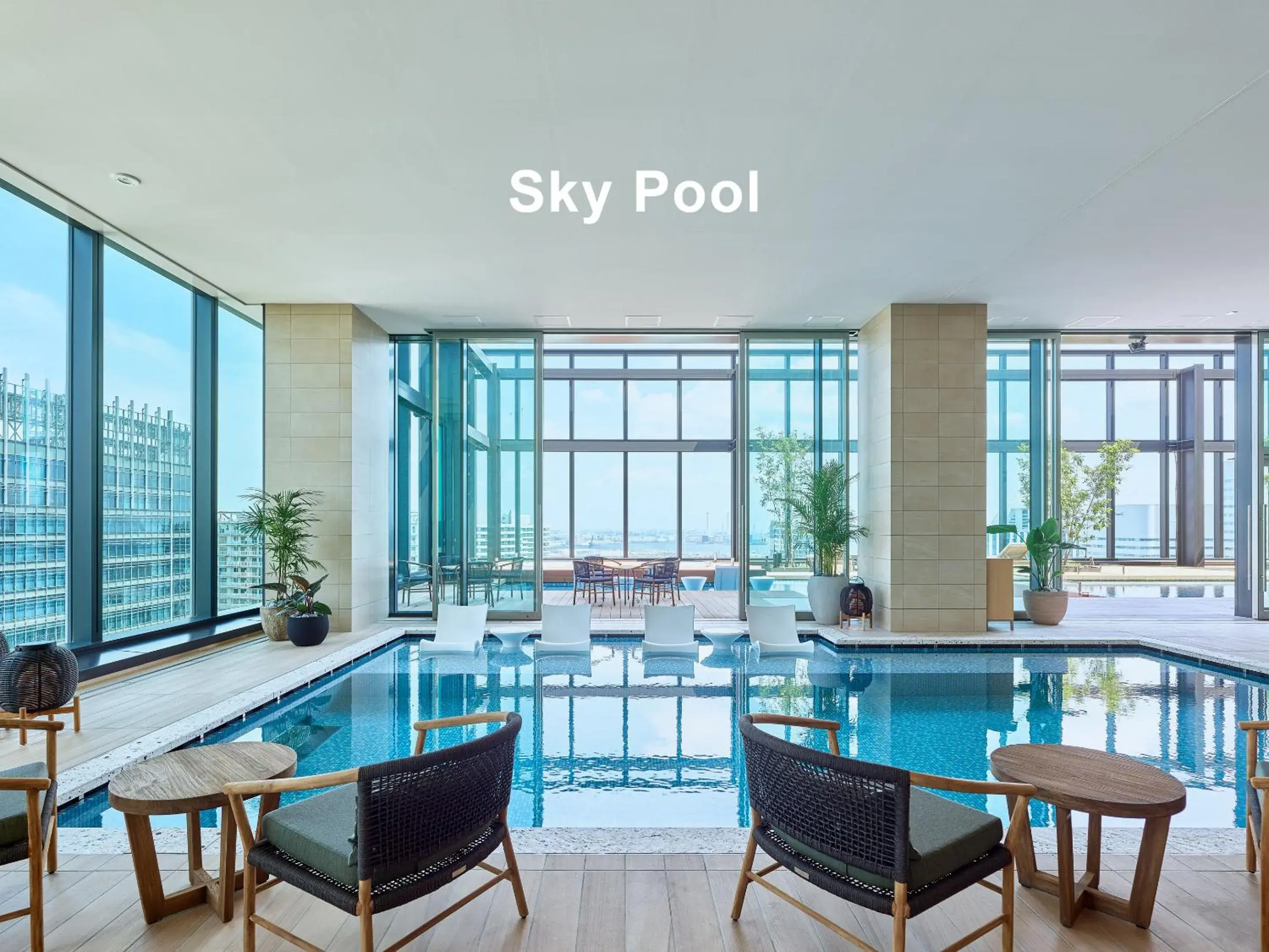 Pool view in Mitsui Garden Hotel Yokohama Minatomirai Premier Pool view in Mitsui Garden Hotel Yokohama Minatomirai Premier