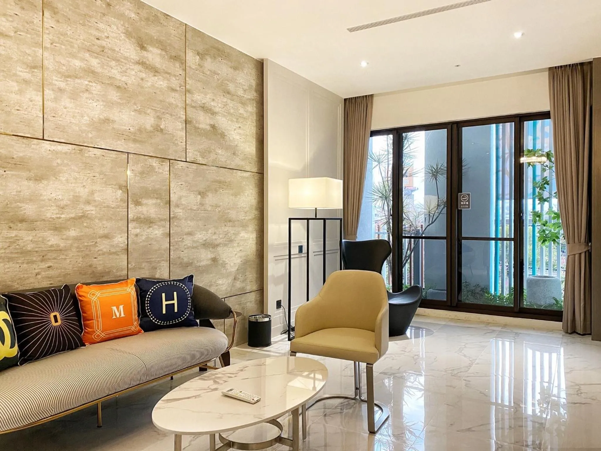 Living room in Domo Hotel