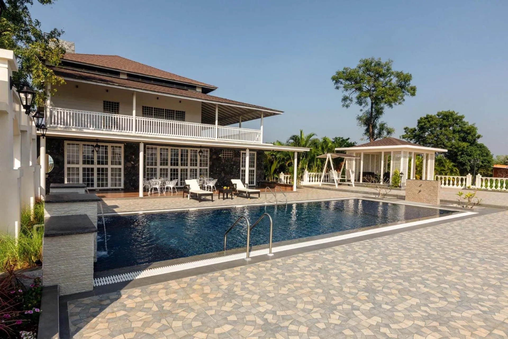 Swimming pool in StayVista's Lake La Vie - Tranquil Lake-View Villa Amidst Farmland with Pool and Poolside Gazebo - Proximity to Sula