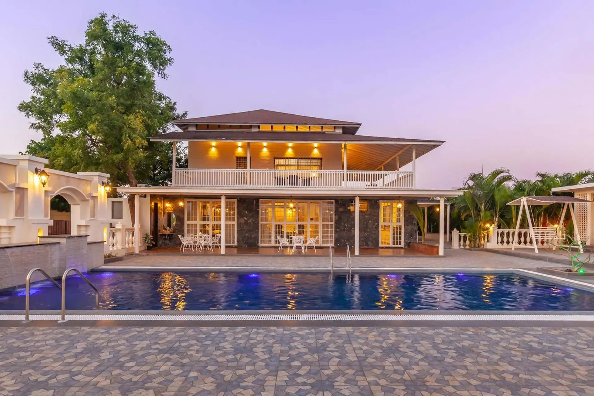 StayVista's Lake La Vie - Tranquil Lake-View Villa Amidst Farmland with Pool and Poolside Gazebo - Proximity to Sula StayVista's Lake La Vie - Tranquil Lake-View Villa Amidst Farmland with Pool and Poolside Gazebo - Proximity to Sula
