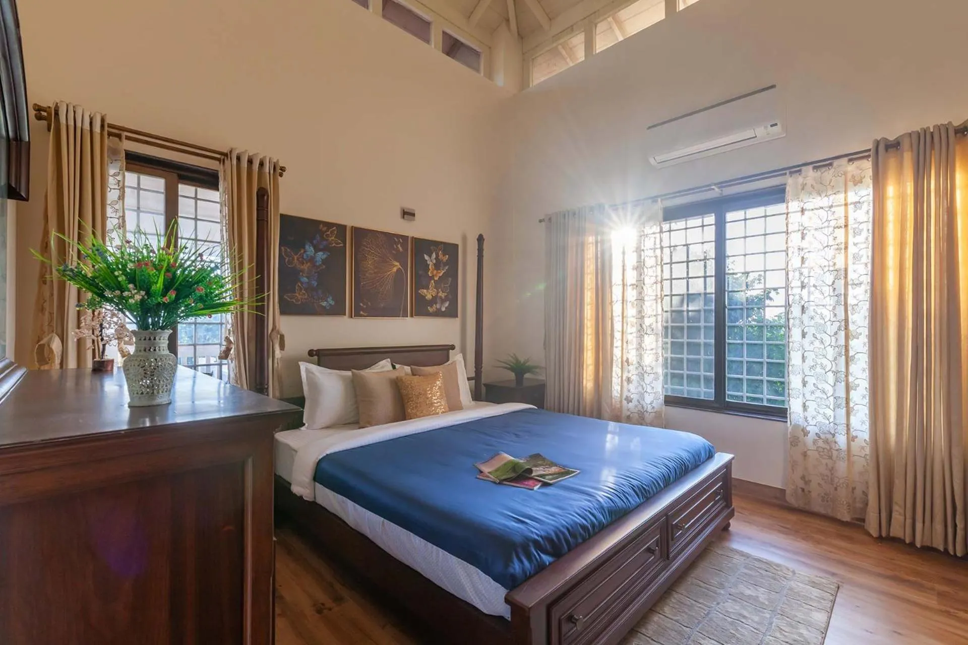 Bedroom, Bed in StayVista's Lake La Vie - Tranquil Lake-View Villa Amidst Farmland with Pool and Poolside Gazebo - Proximity to Sula