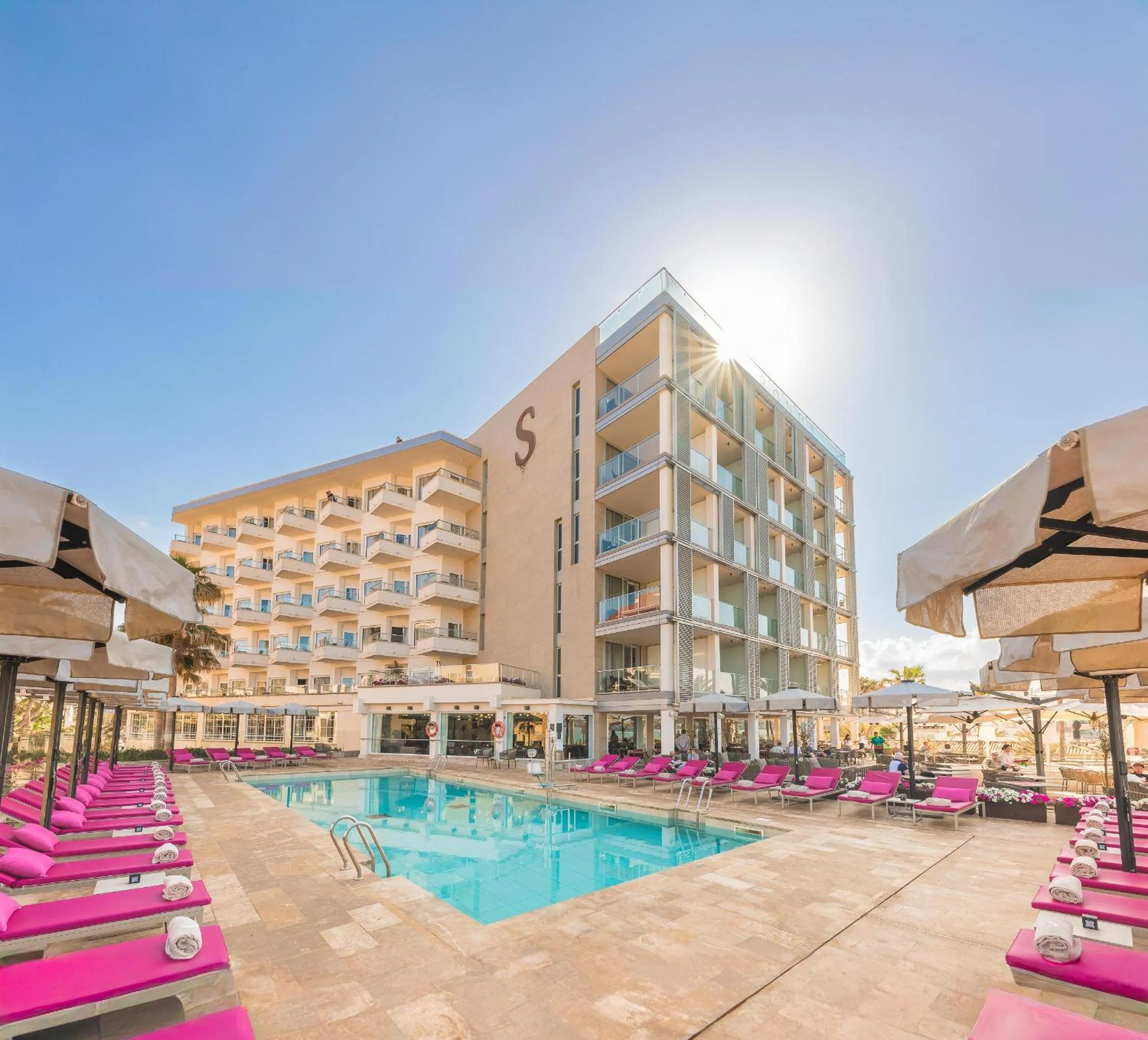 Swimming pool in Pure Salt Garonda - Adults Only