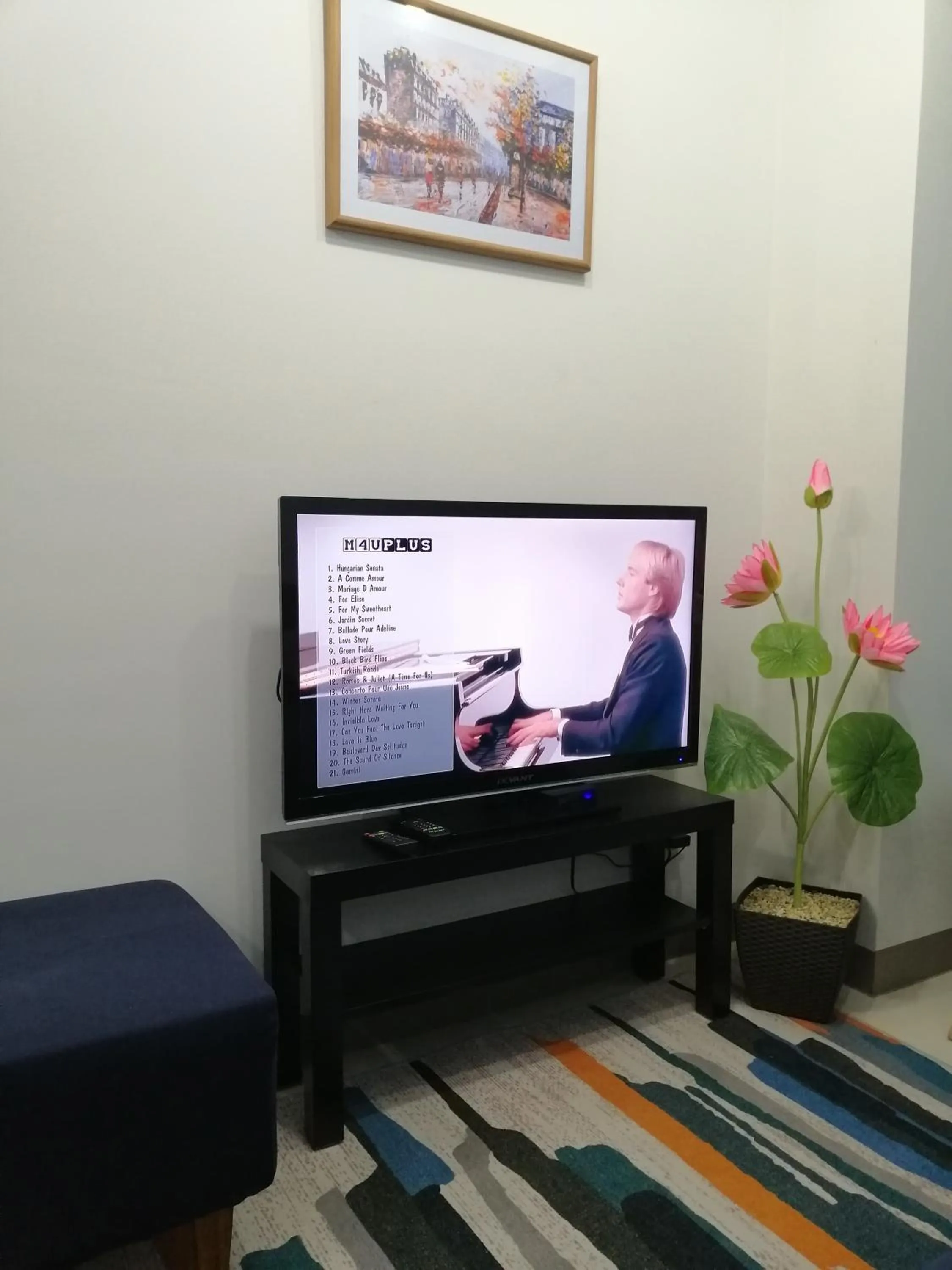 TV and multimedia in S ResidencesTower 3 - L&R Staycation