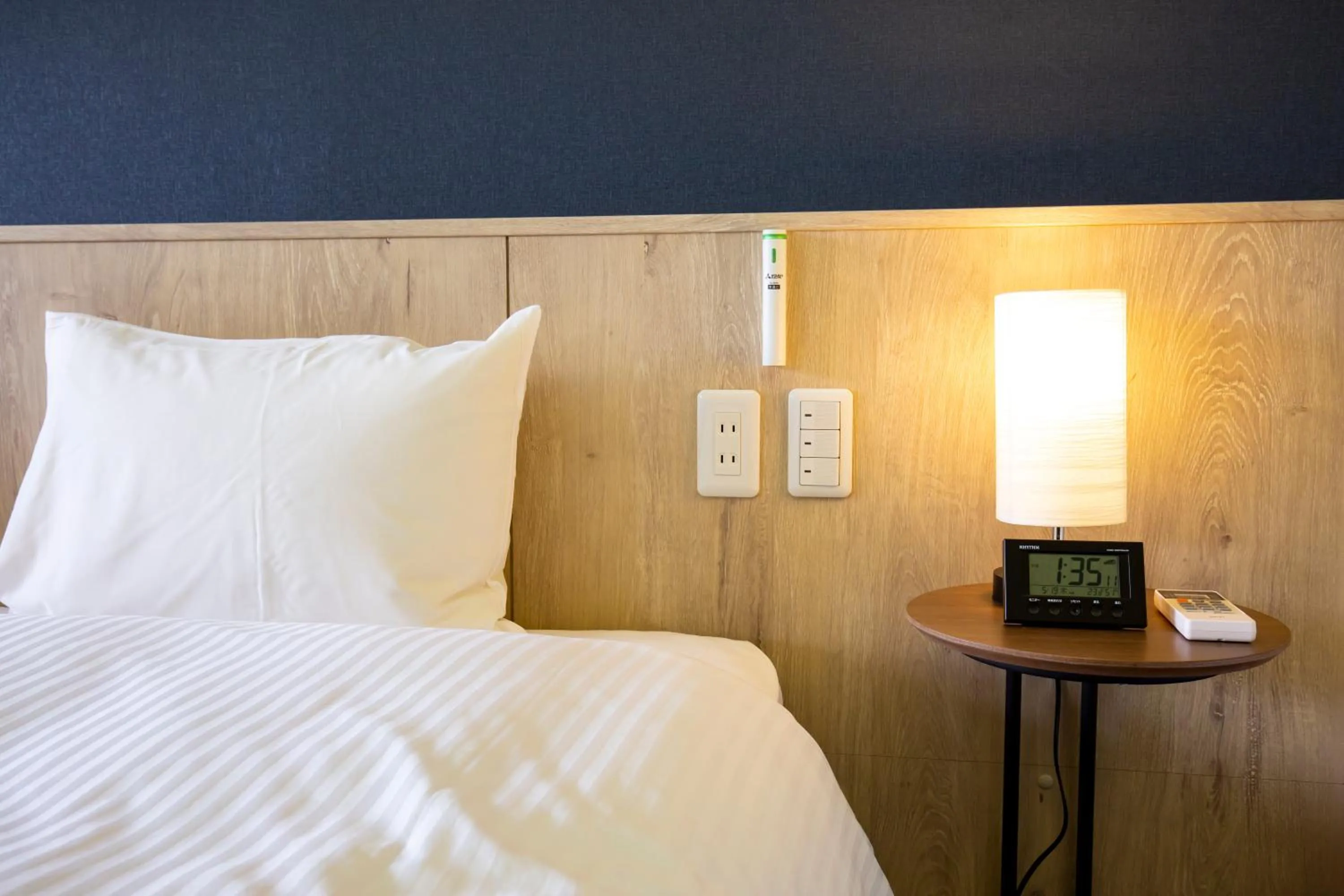 Photo of the whole room, Bed in L stay & grow Harumi