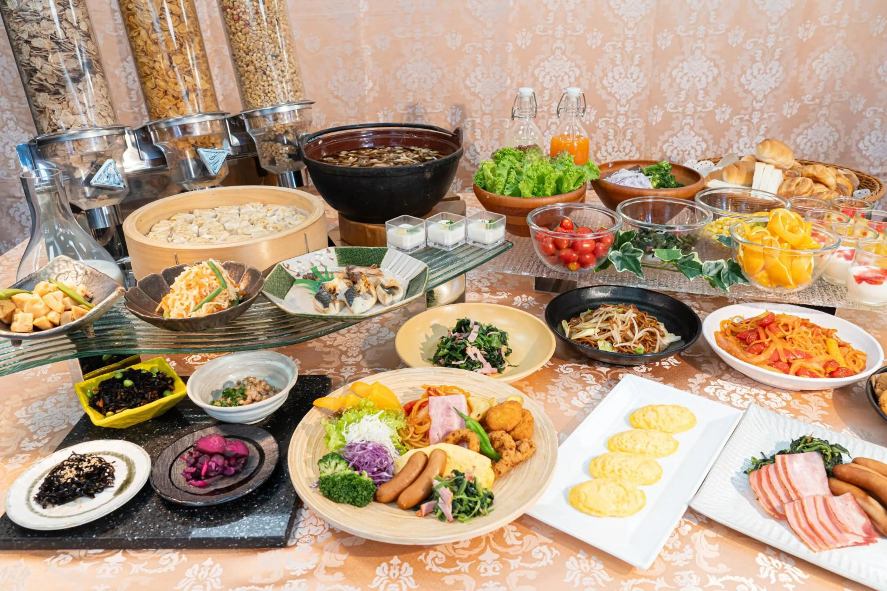 Buffet breakfast in L stay & grow Harumi