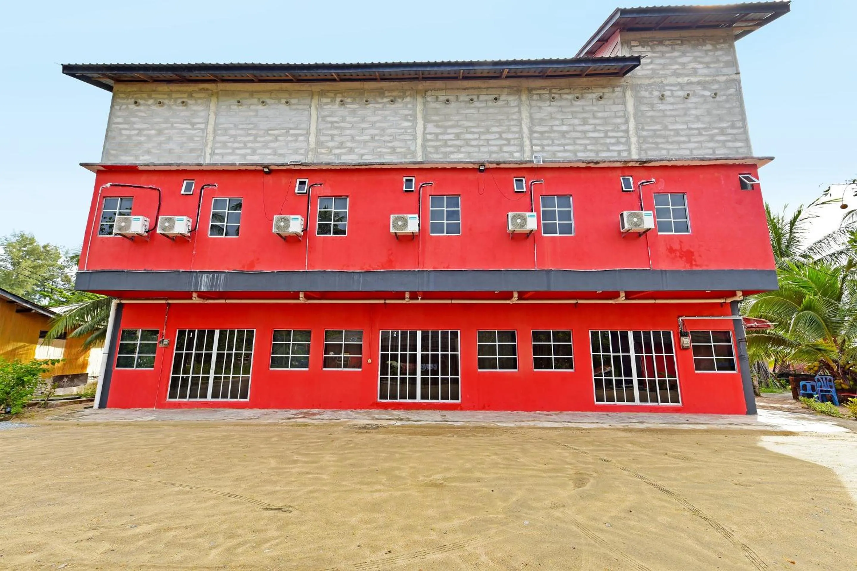 Facade/entrance in Capital O 90664 Rabi Hotel