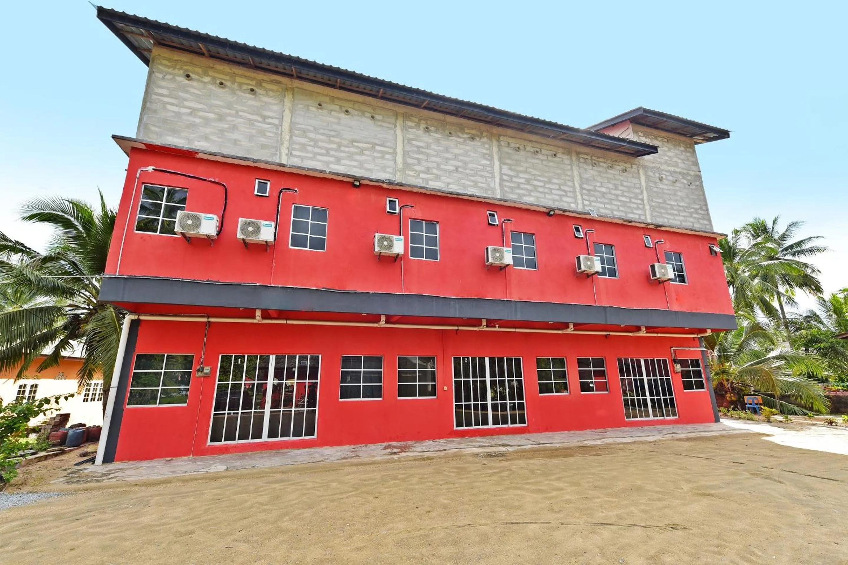 Facade/entrance in Capital O 90664 Rabi Hotel