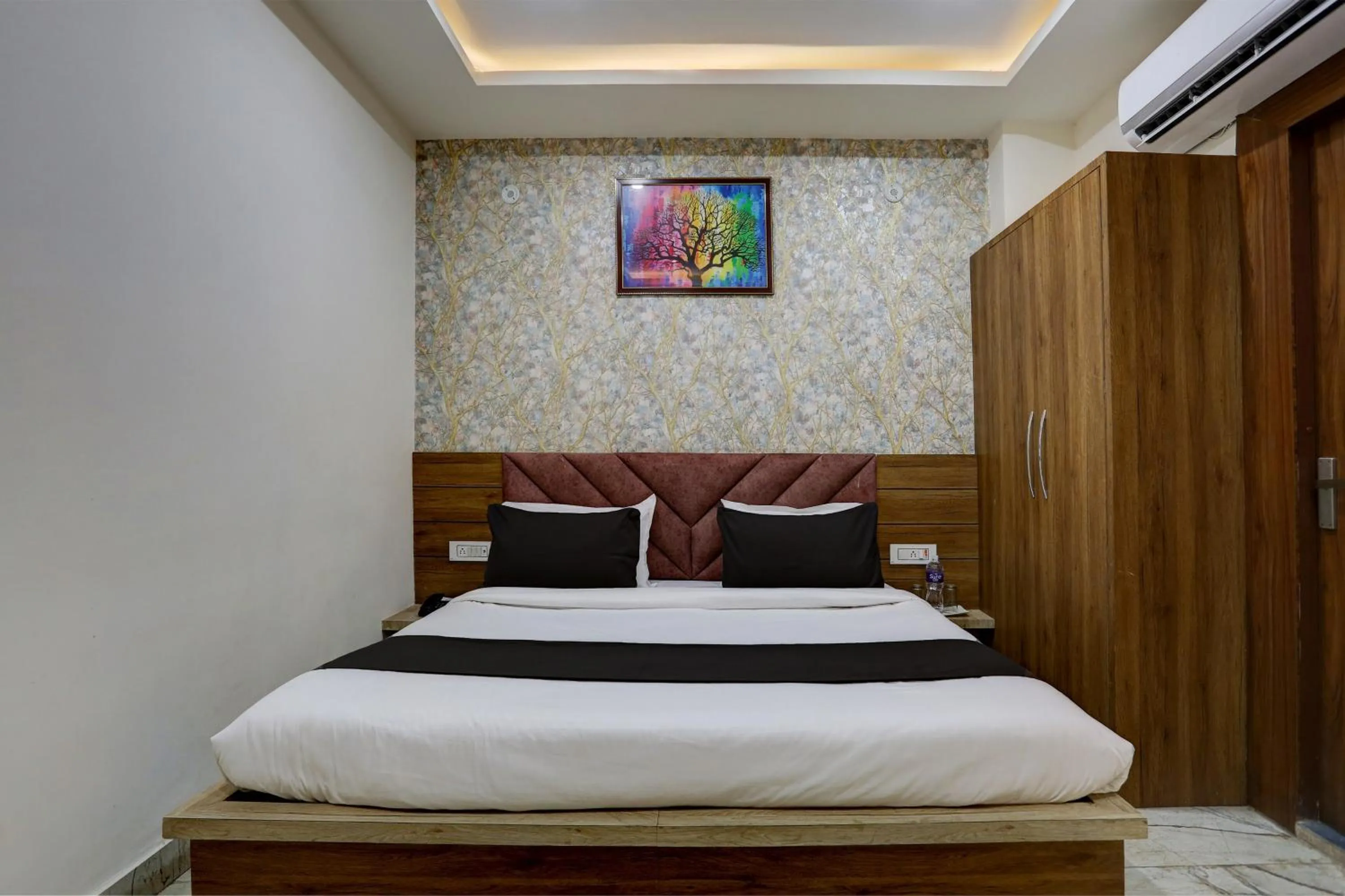 Bedroom in HOTEL JAIRAJ