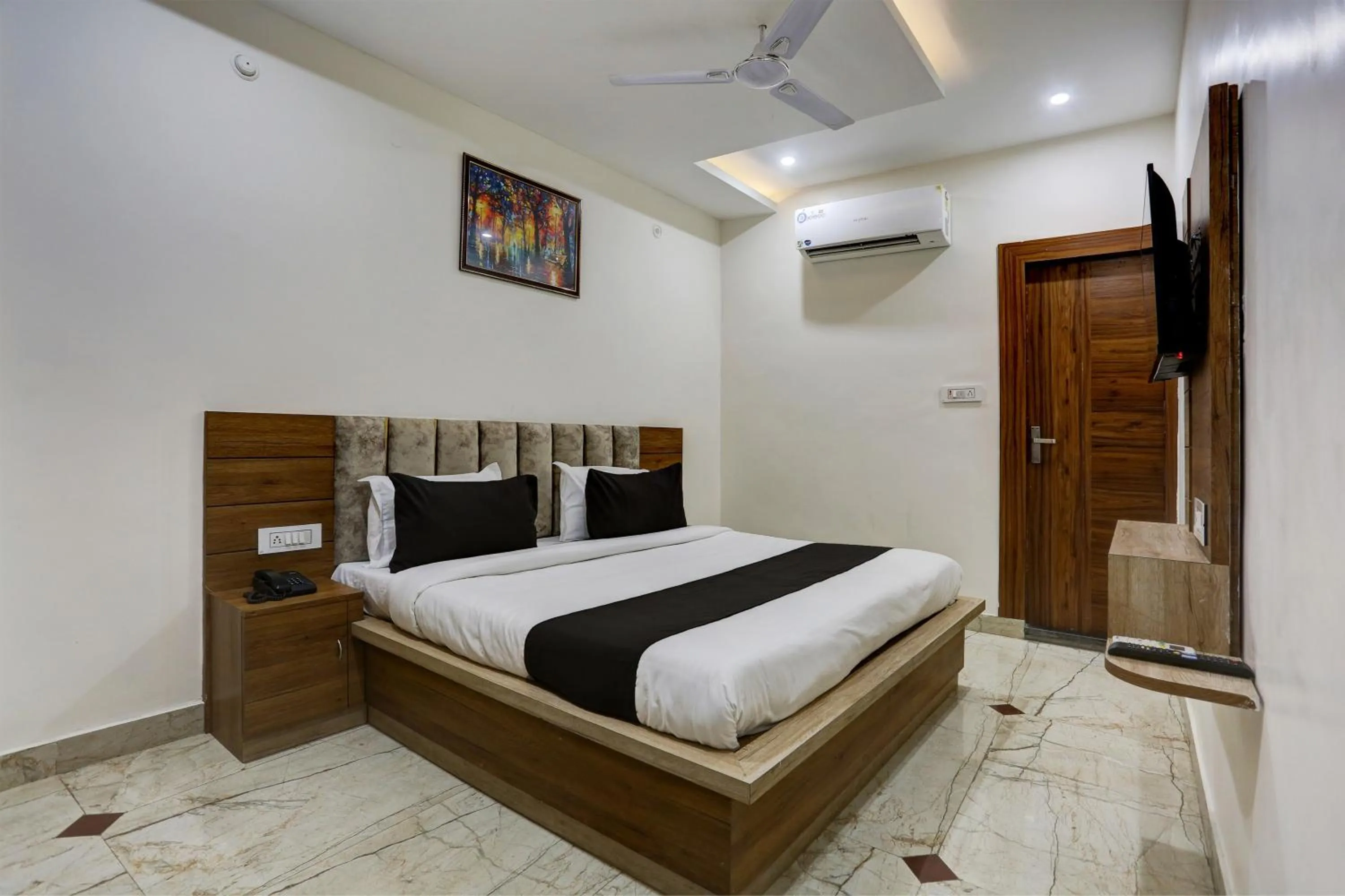 Bedroom in HOTEL JAIRAJ