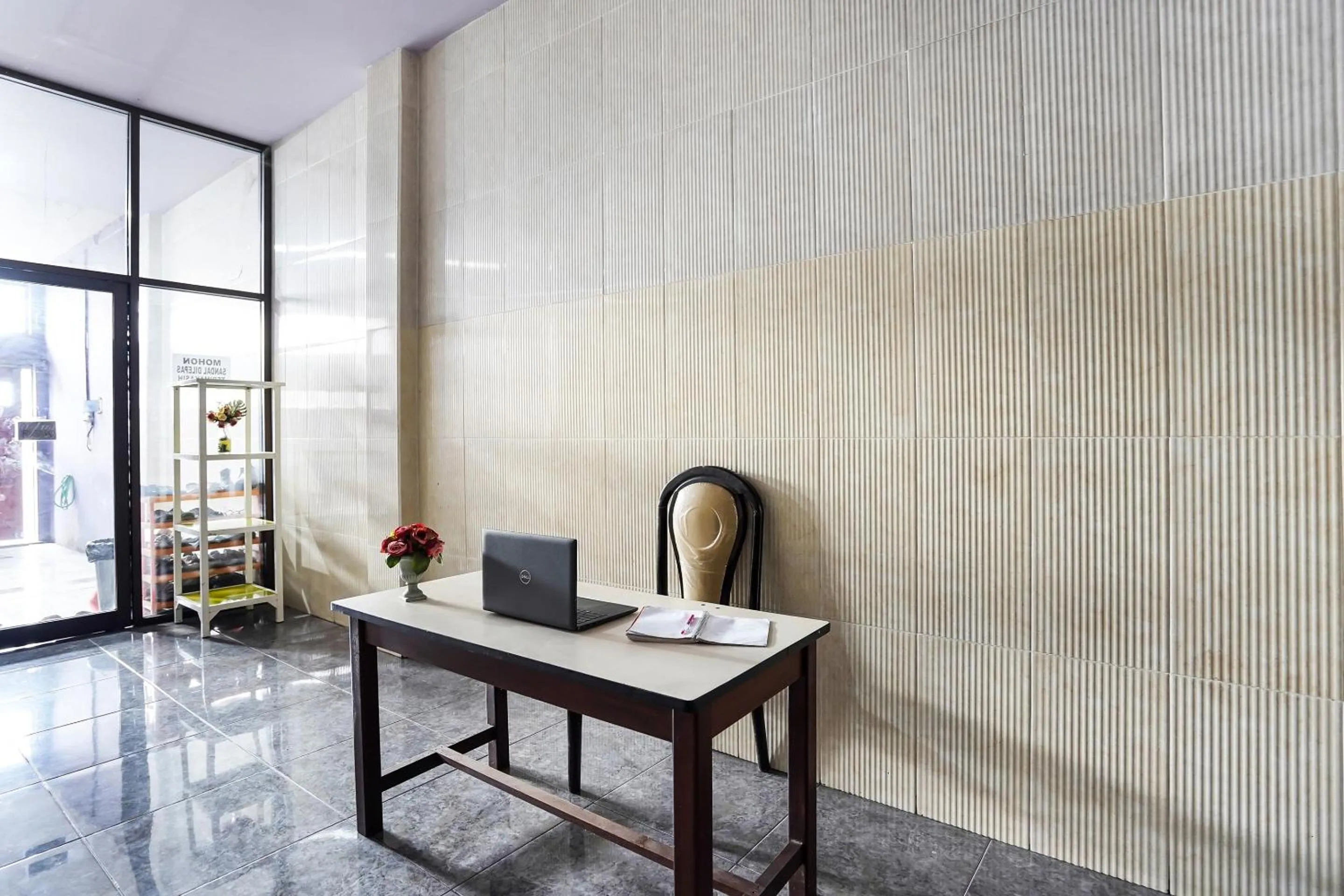 Lobby or reception in OYO Life 91856 Griya Gedangan Syariah