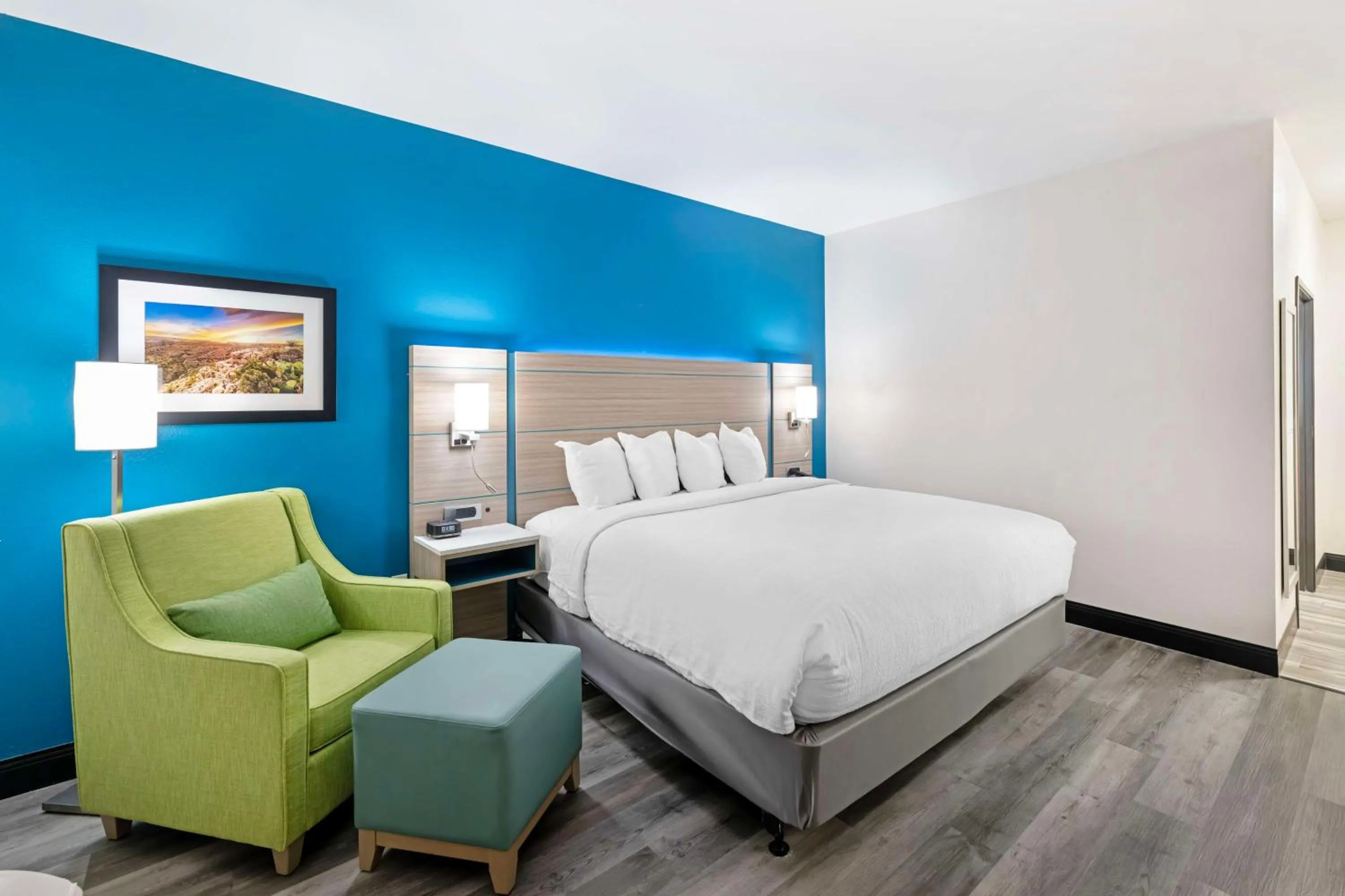 Bedroom, Bed in Best Western Plus Executive Residency Carlsbad Hotel