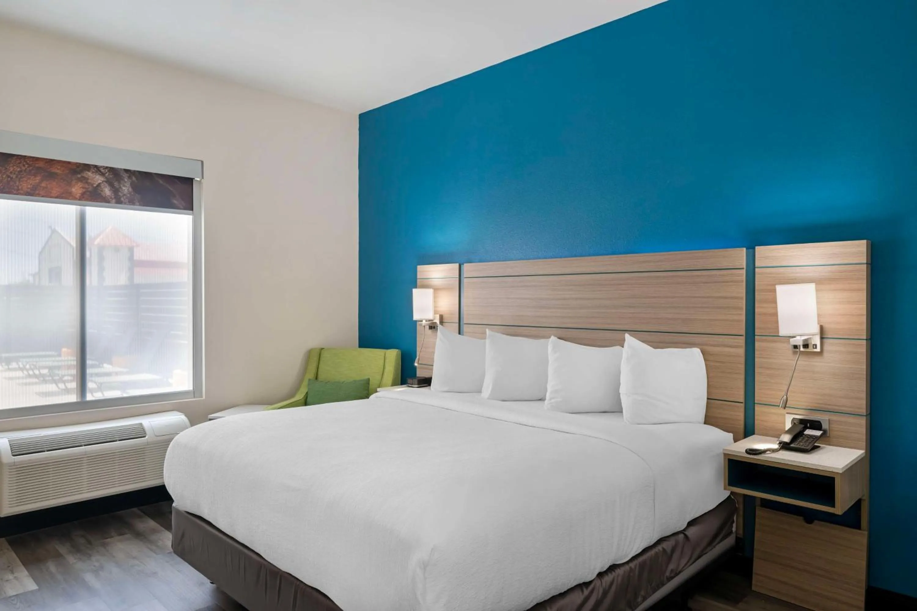 Bedroom, Bed in Best Western Plus Executive Residency Carlsbad Hotel