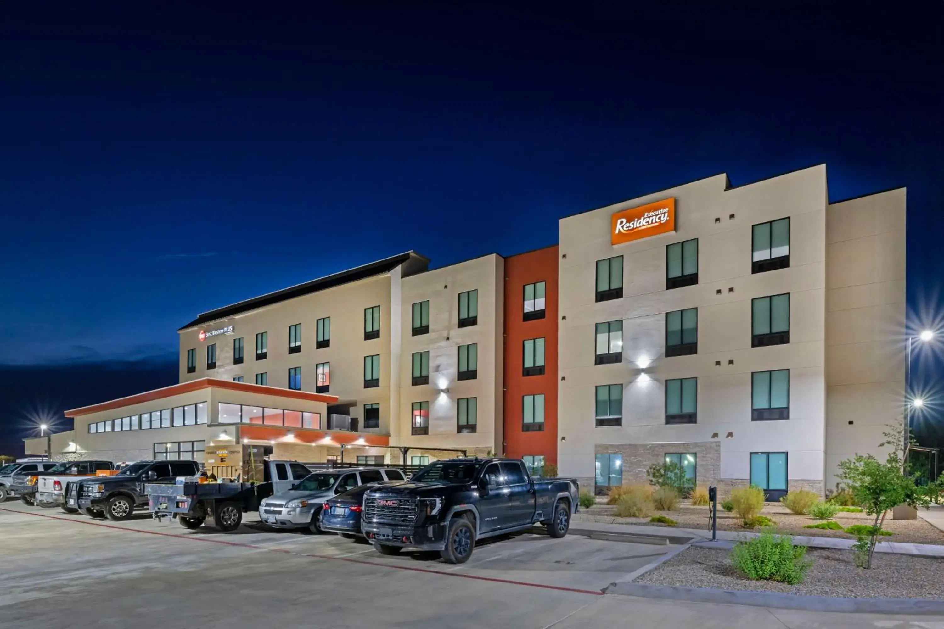 Property building in Best Western Plus Executive Residency Carlsbad Hotel Property building in Best Western Plus Executive Residency Carlsbad Hotel