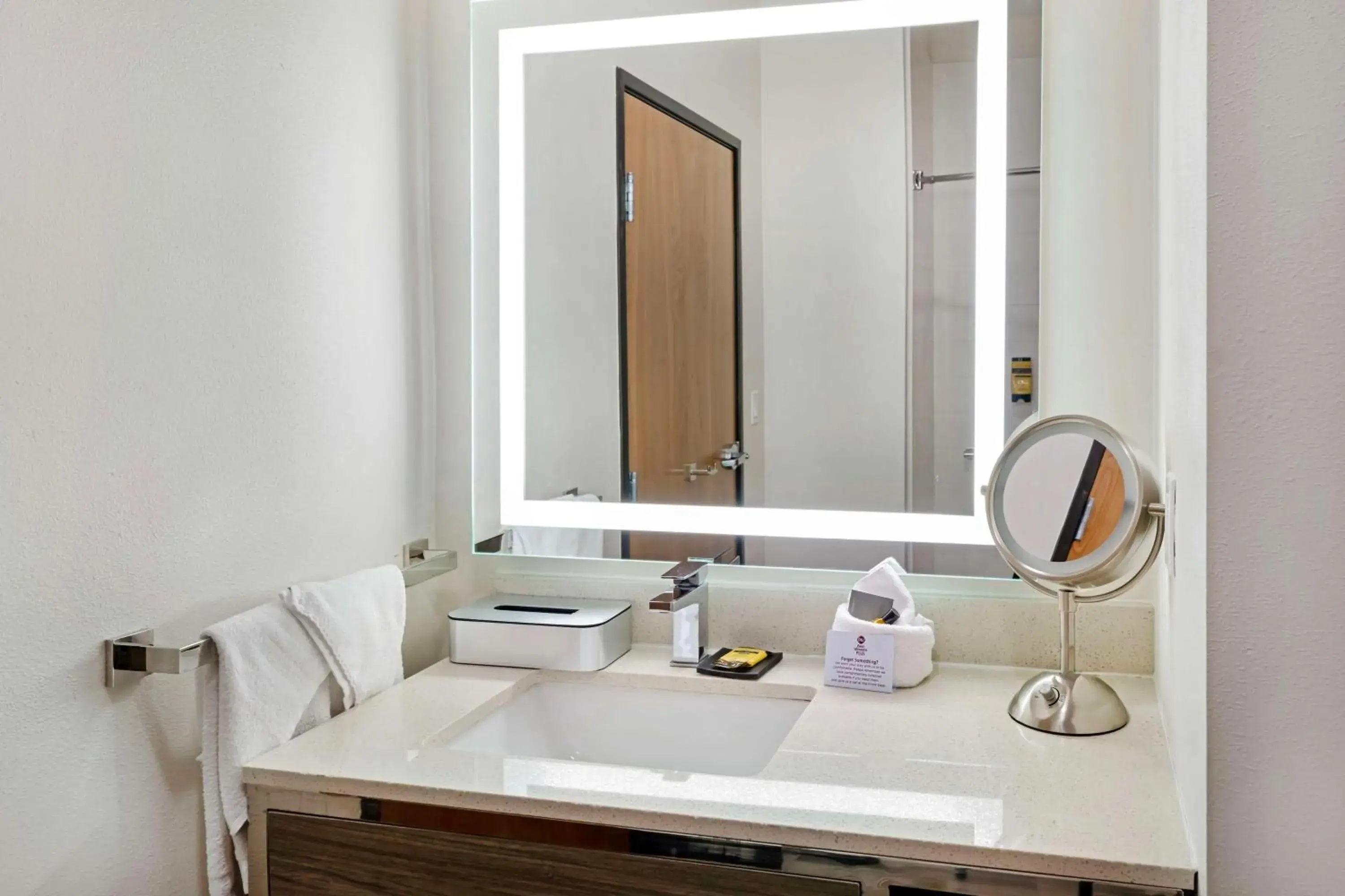 Queen Room with Two Queen Beds - Disability Access in Best Western Plus Executive Residency Carlsbad Hotel Queen Room with Two Queen Beds - Disability Access in Best Western Plus Executive Residency Carlsbad Hotel